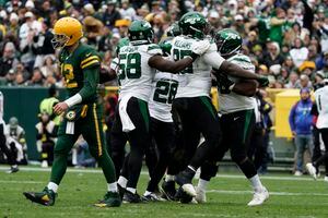 Jets continue surge with convincing 27-10 win at Green Bay