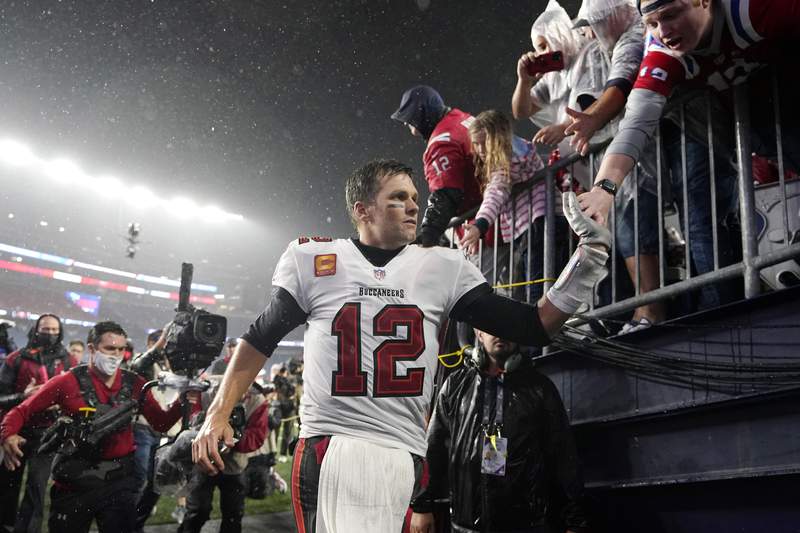 Tom Brady throws for 379 yards, 4 TDs, Bucs beat Cowboys 31-29 – The Denver  Post