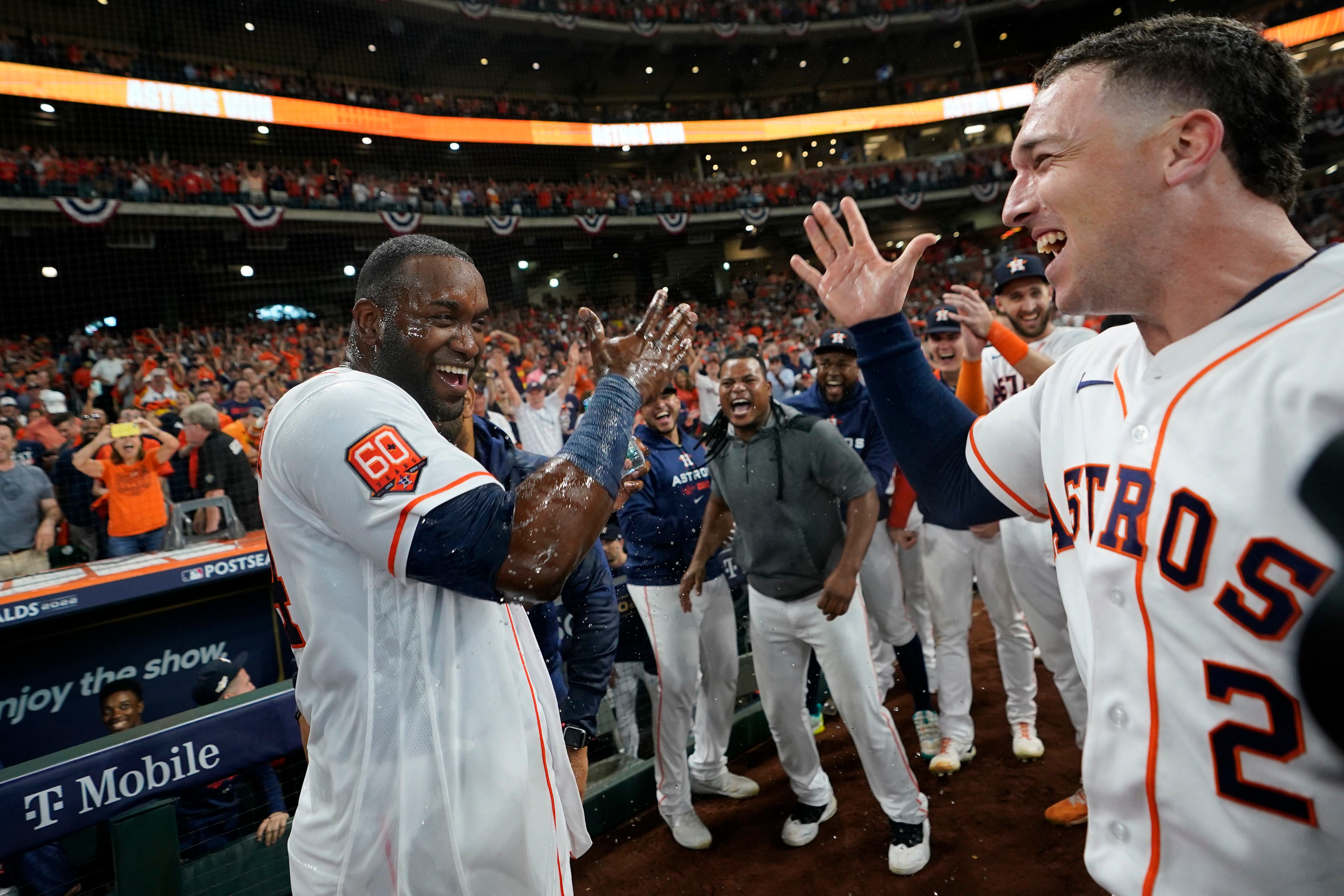 Yordan Alvarez hits 3-run HR in 9th, Astros jolt Mariners in ALDS 