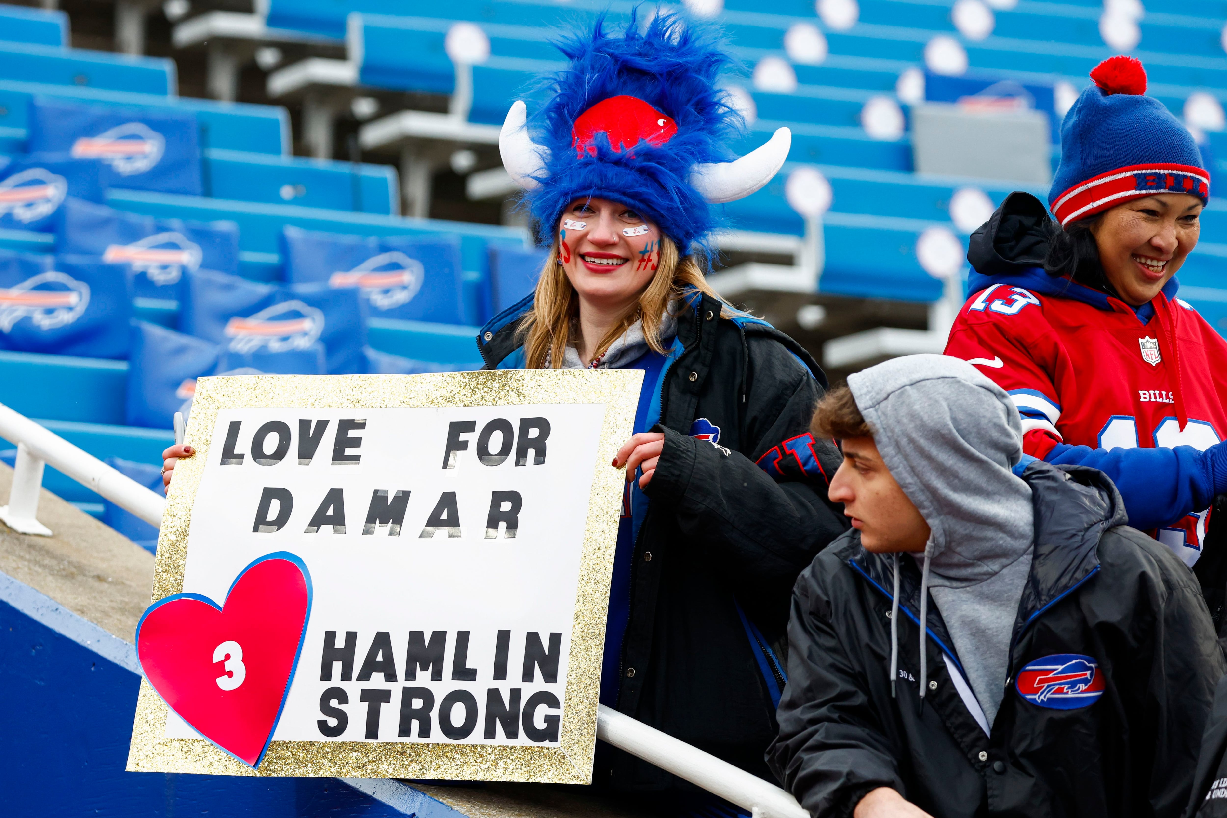 Bills' Hamlin selling shirts to benefit first responders