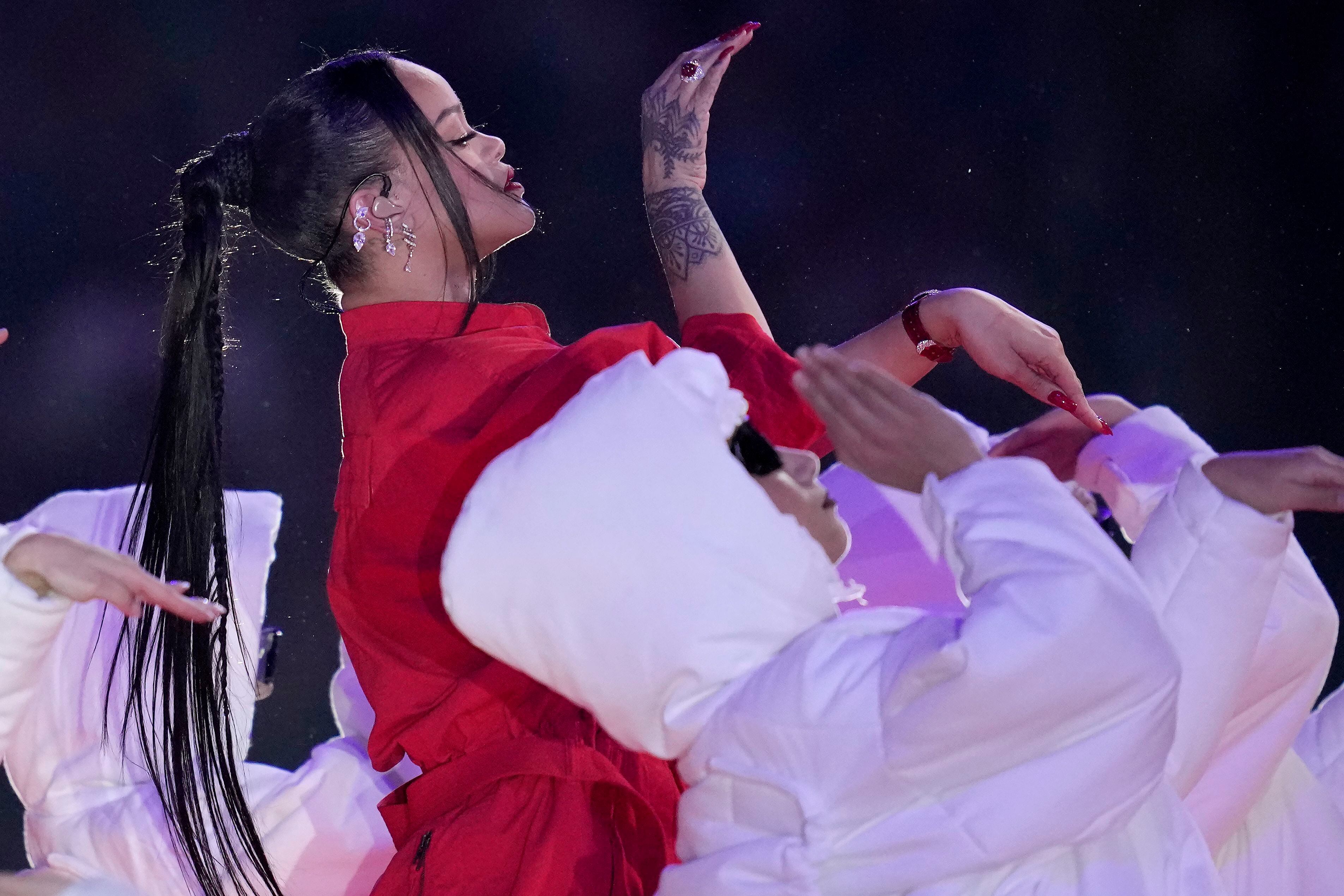 Rihanna soars to start Super Bowl halftime performance