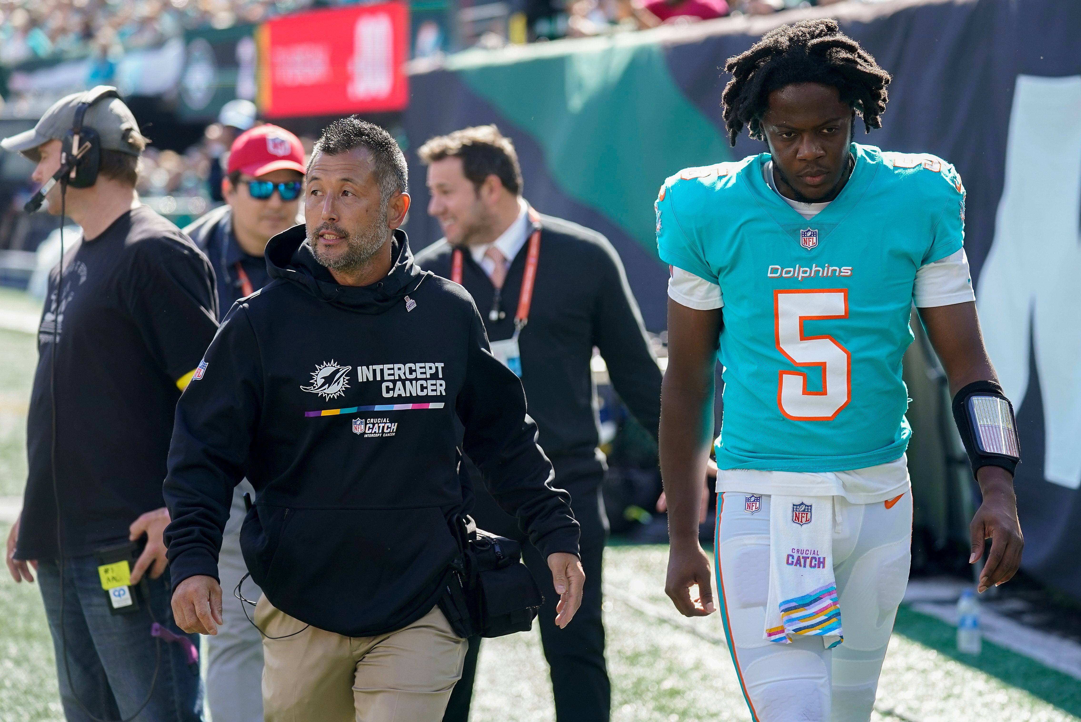 Watch: Dolphins' Jaylen Waddle sees cancer patient perform his TD