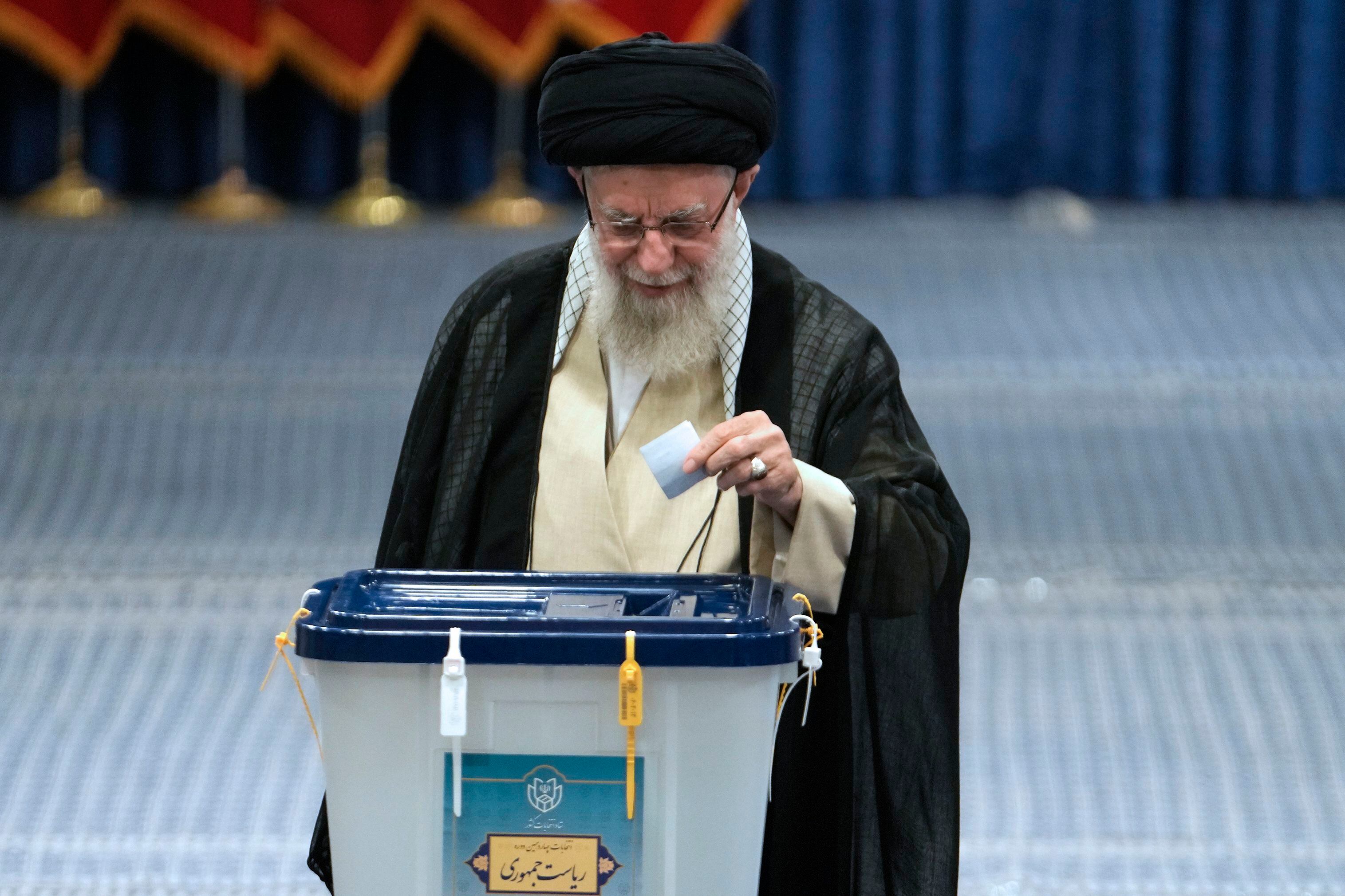Iranians vote to replace president killed in a helicopter crash, but apathy remains high thumbnail