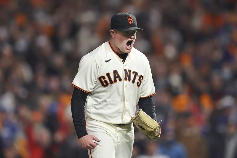 Yastrzemski hits go-ahead double in the 8th, lifting Giants past A's 2-1 as  fans unite in protest