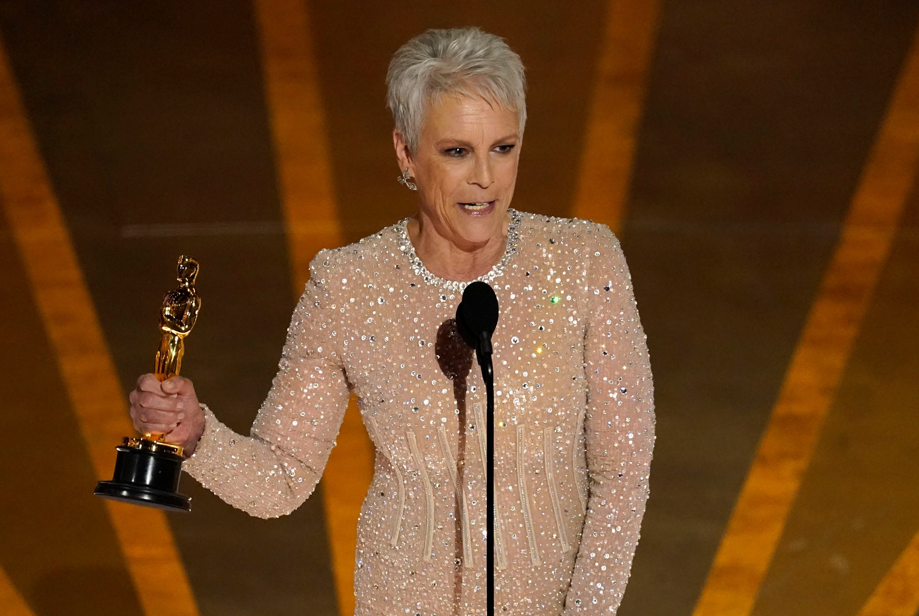 Jamie Lee Curtis wins Oscar for best supporting actress