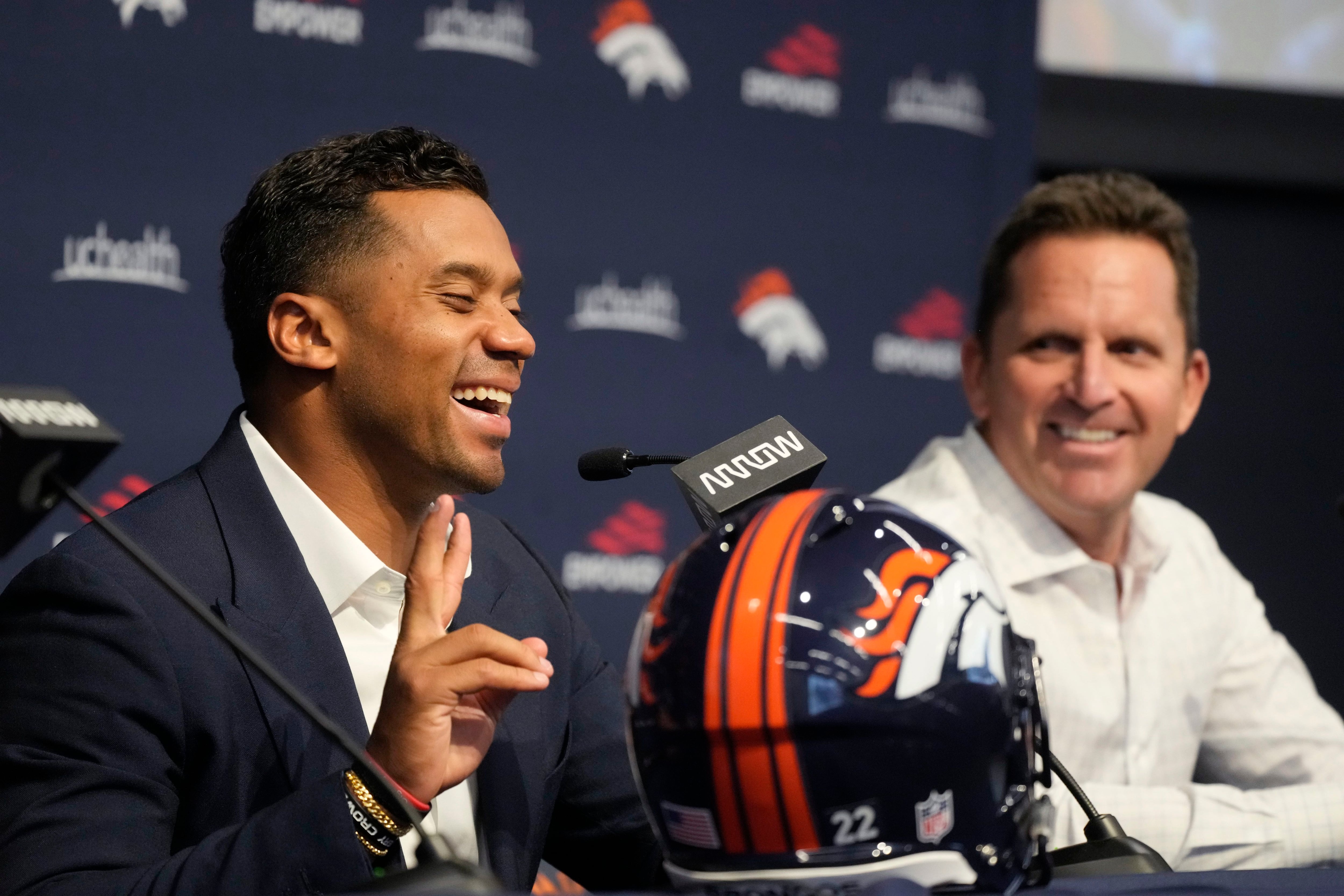 Russell Wilson gets five-year, $245M extension from Broncos