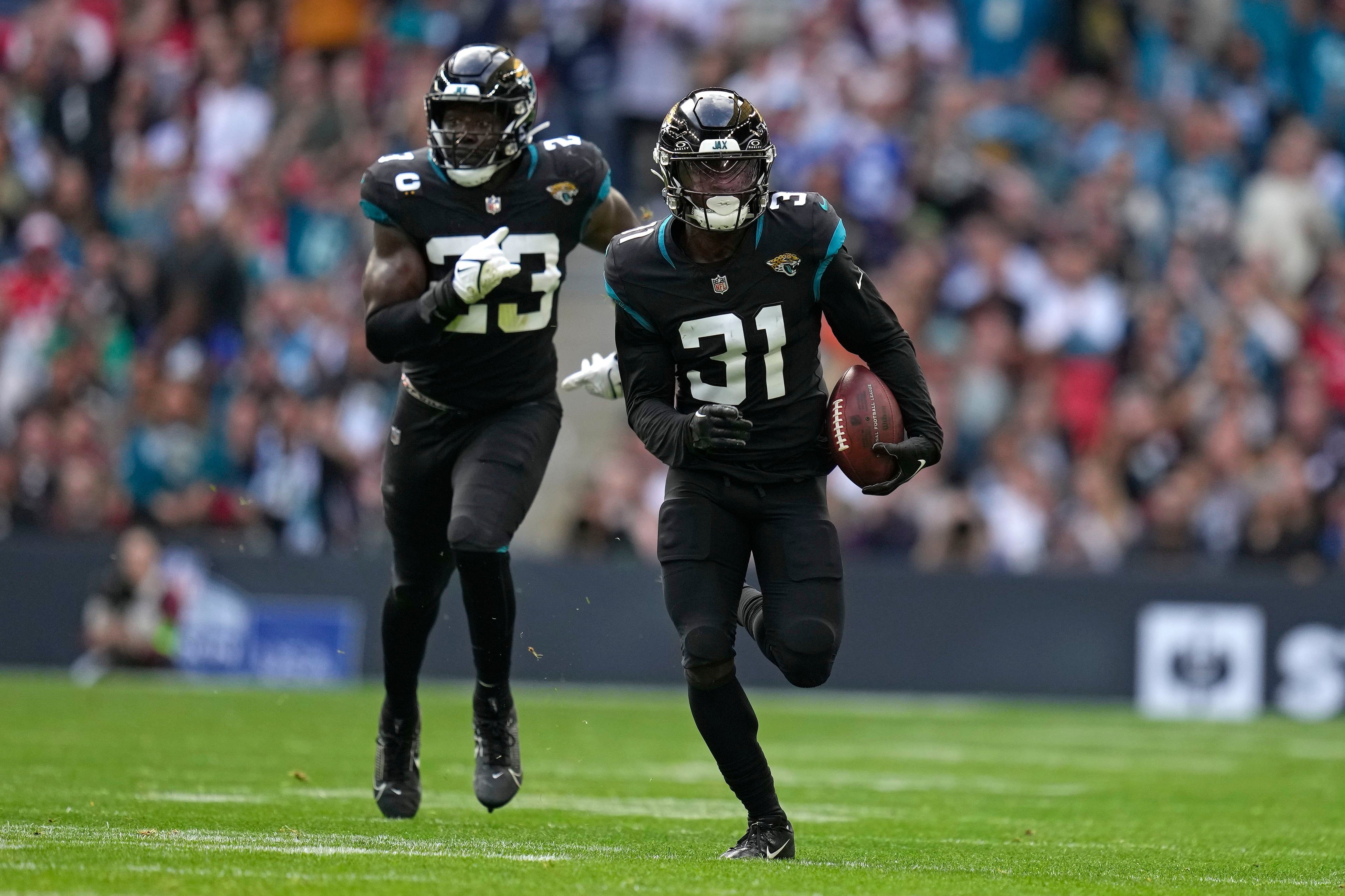 Philadelphia Eagles players celebrate beating Falcons to advance