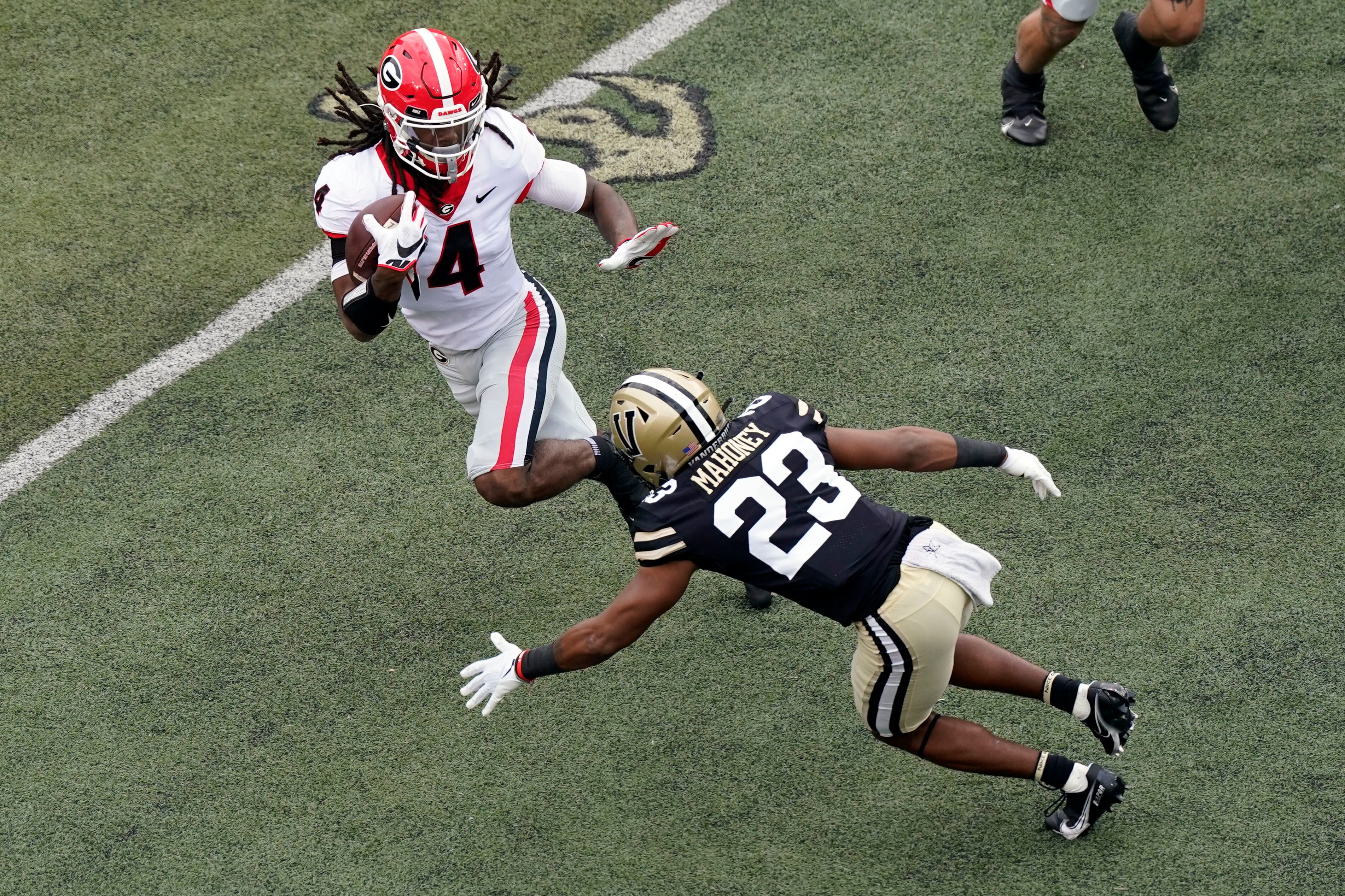 Daniels plays quarter as No. 2 Georgia dominates Vandy 62-0 – KXAN Austin