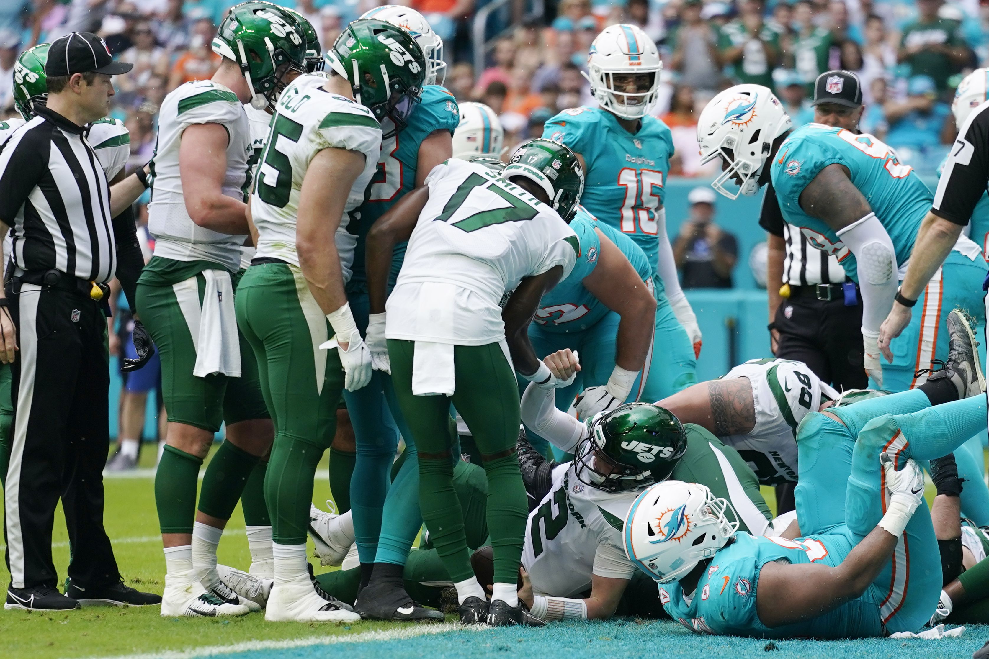 Dolphins extend winning streak to 6, rally past Jets