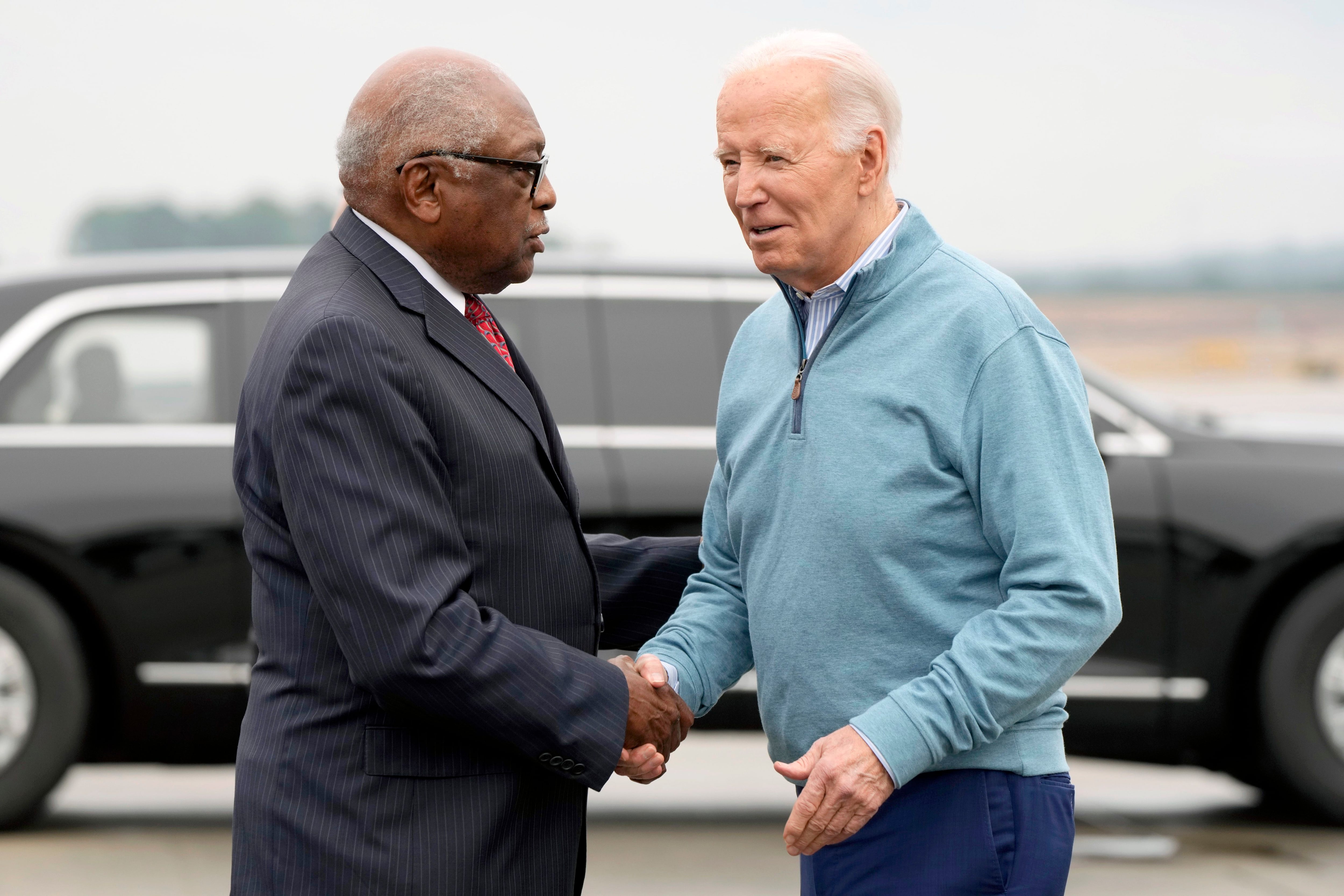 Clyburn's discussion of a 'mini-primary' fuels more talk of whether Biden should end his campaign thumbnail