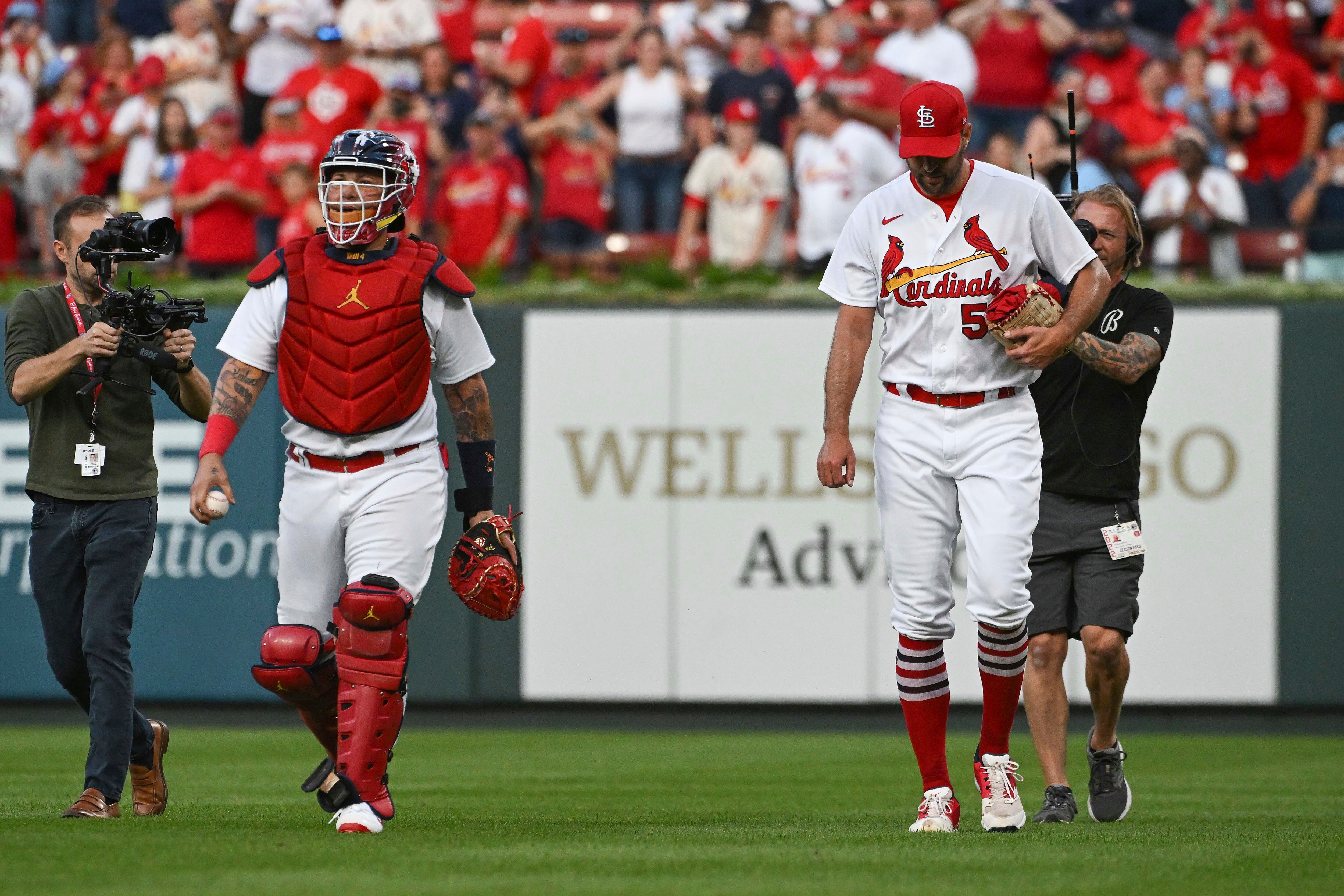 A curve, a keepsake, some Cherry Coke: How Cardinals Wainwright and Molina  made history