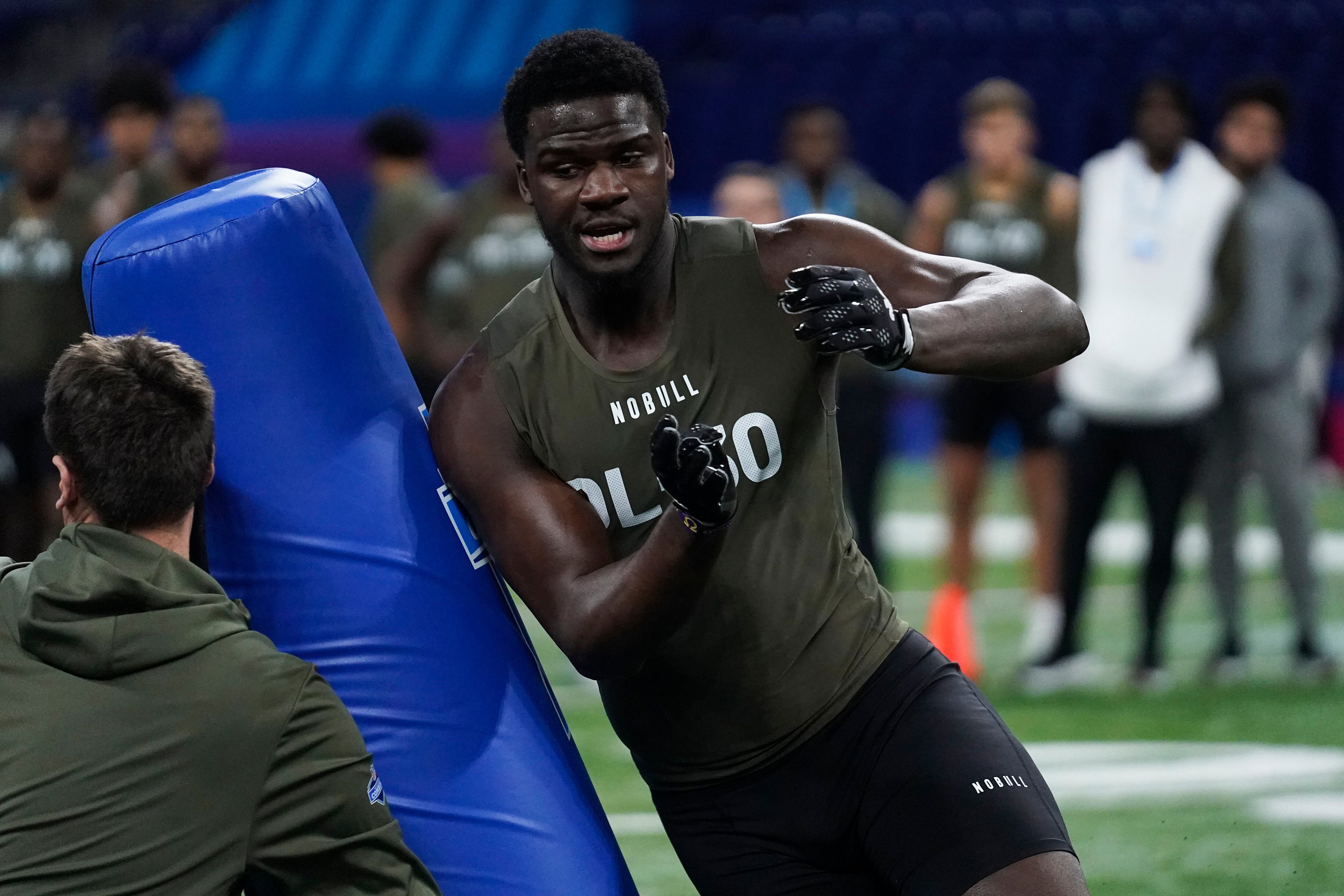 Top NFL prospect Kwity Paye and his mom promised success