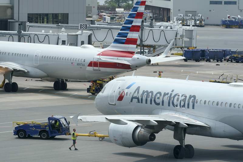 American Airlines cancels more than 1,500 flights due to weather, staffing shortages