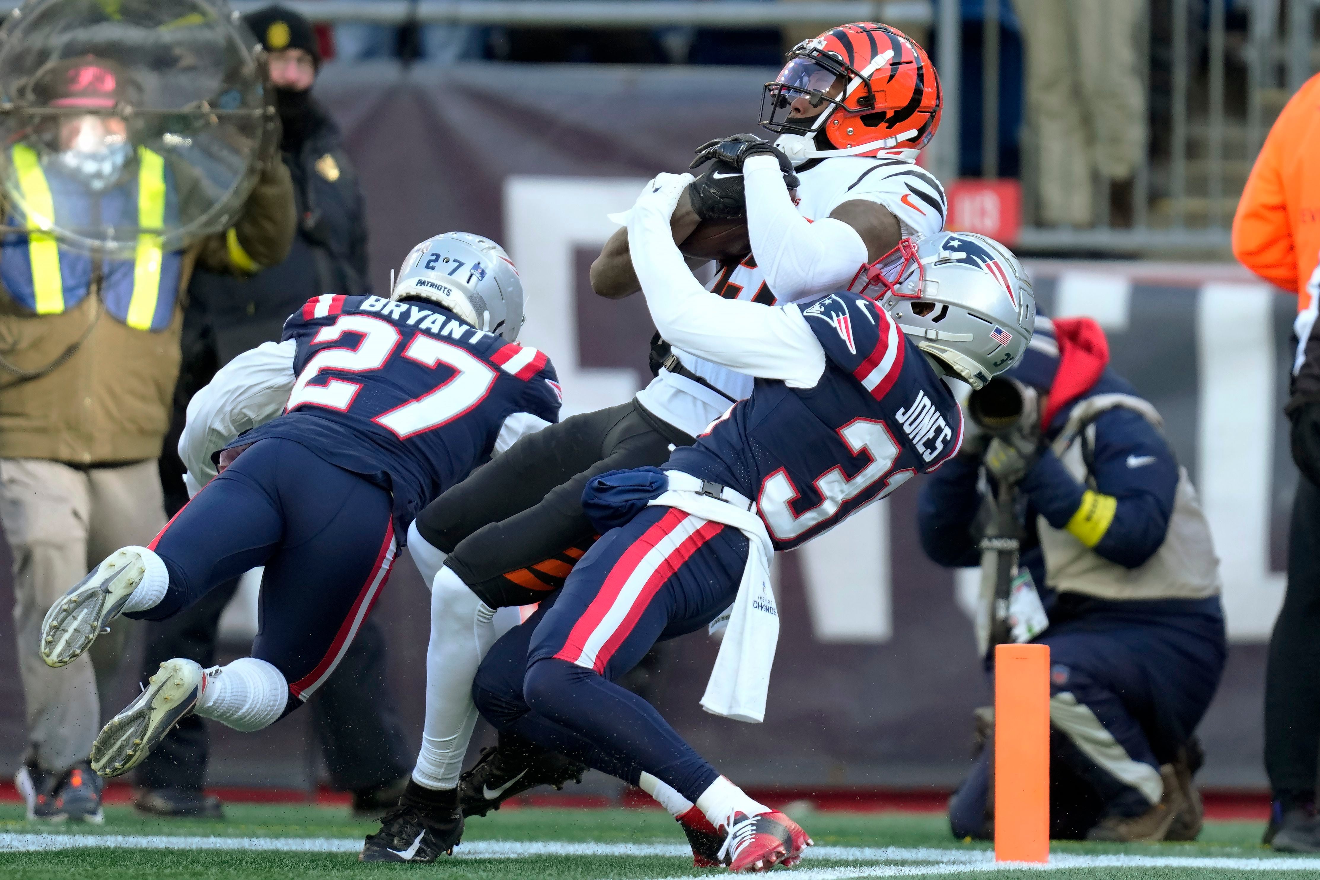 Bengals force late red zone turnover, hold off Pats 22-18