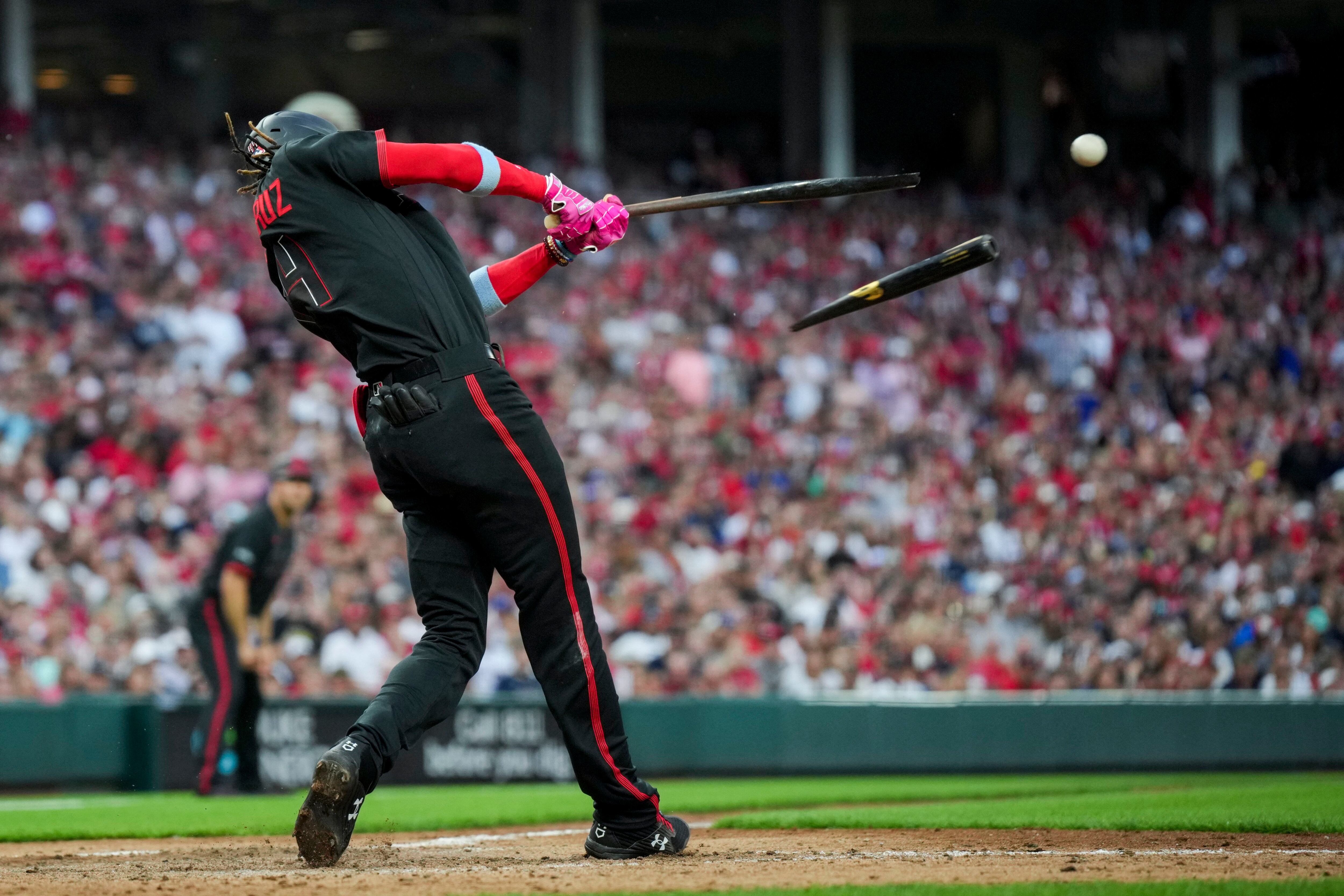 De La Cruz goes for cycle and Votto hits 2 clutch homers as streaking Reds  stop Braves 11-10 –