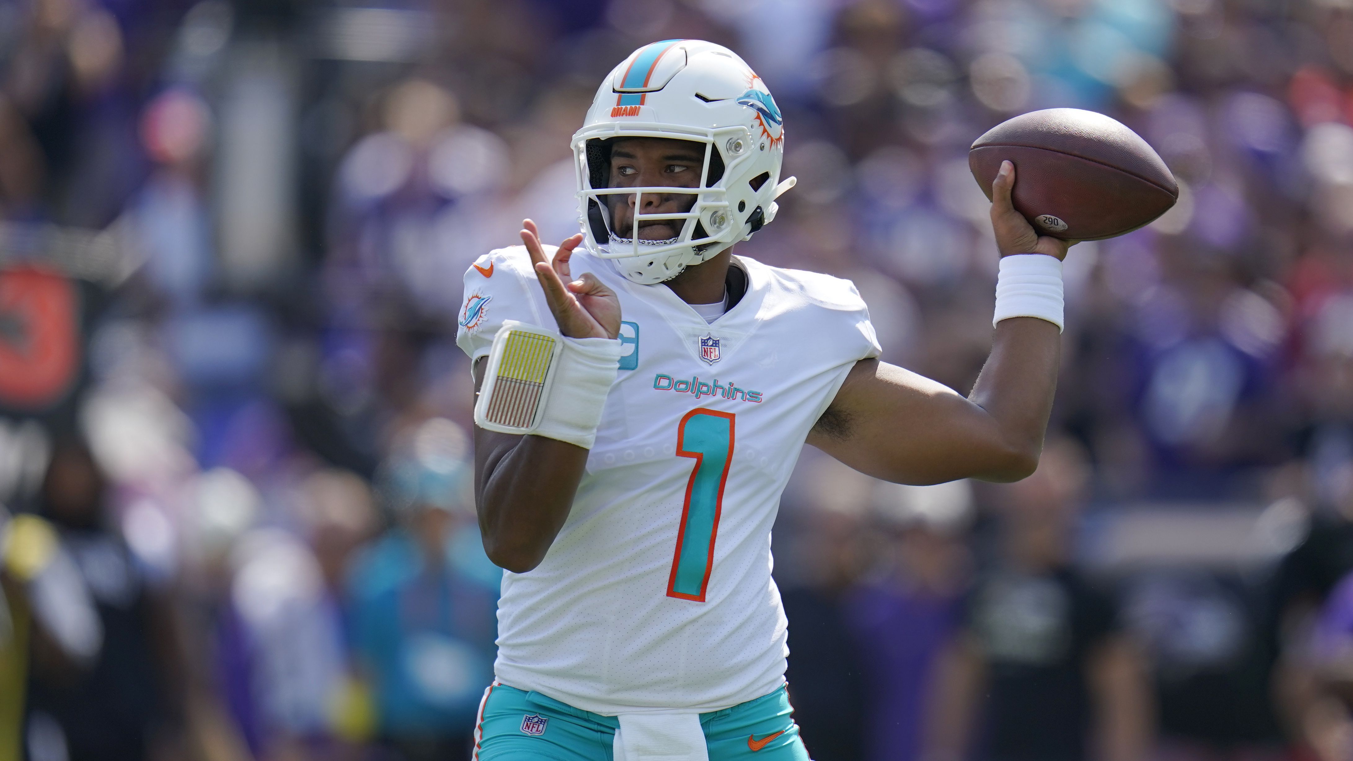 Tagovailoa throws 6 TD passes as Dolphins rally from 21 down to top Ravens  