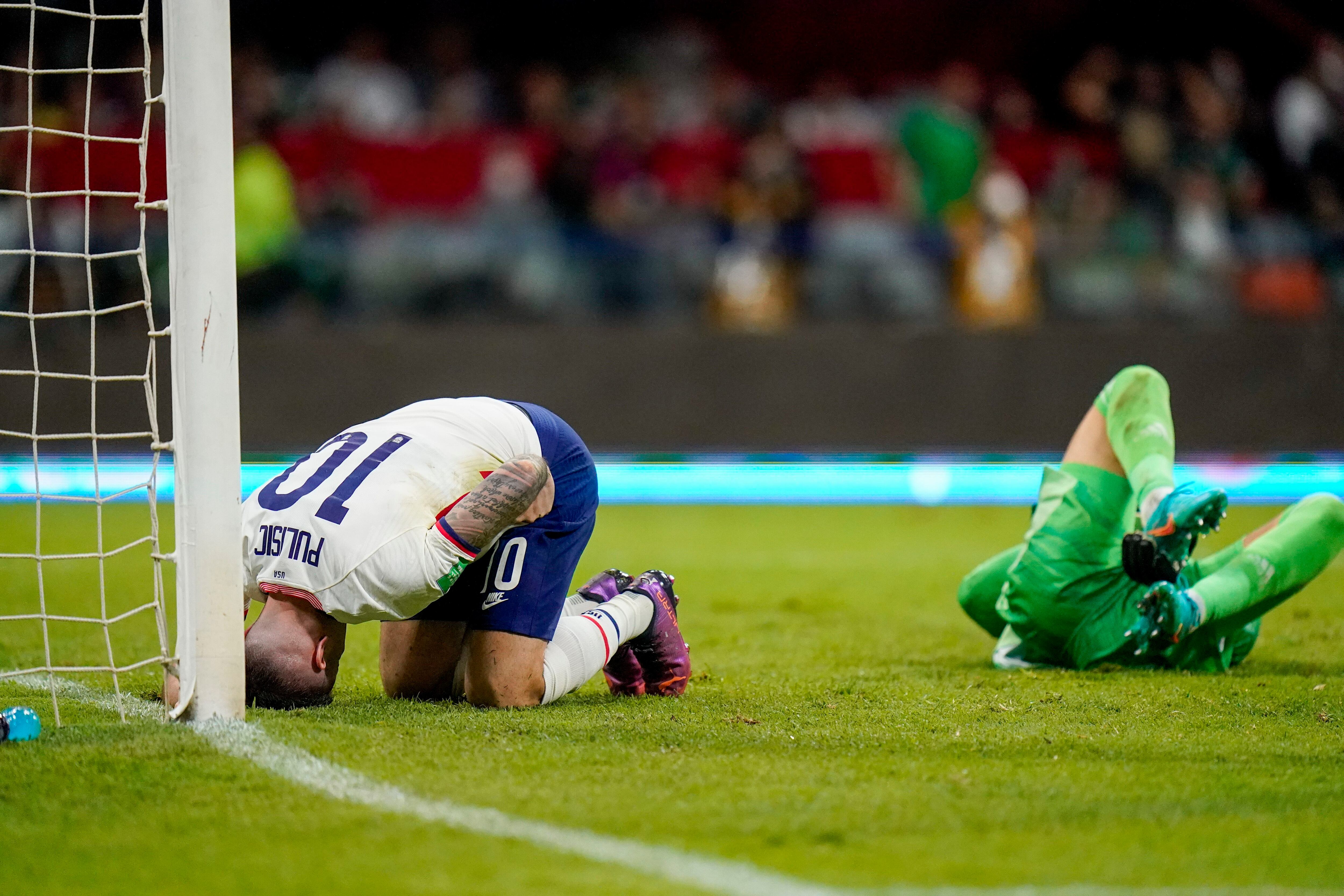 US gains 0-0 draw at Mexico, in strong position to qualify