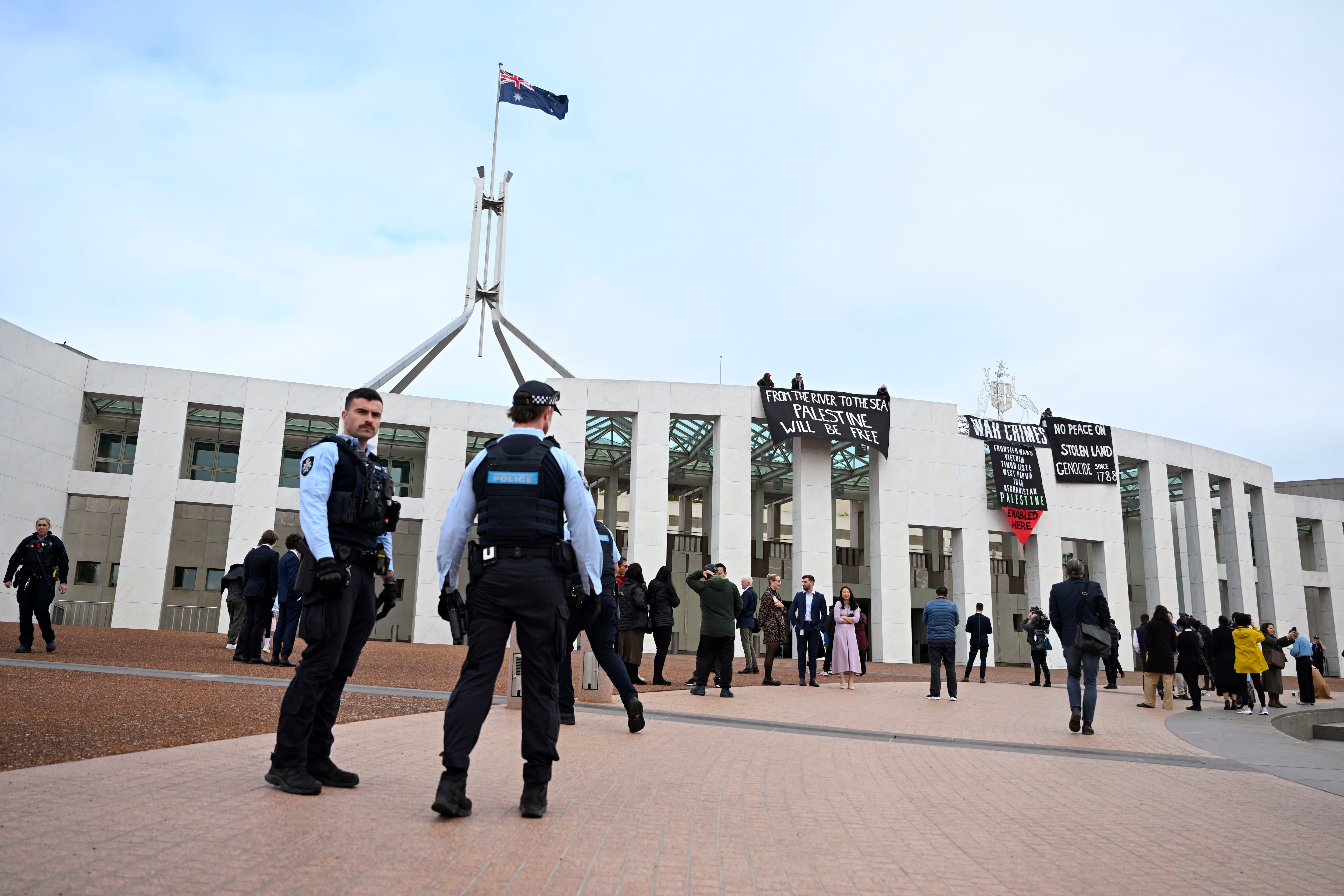 Pro-Palestinian protesters breach security at Australia's Parliament House to unfurl banners thumbnail