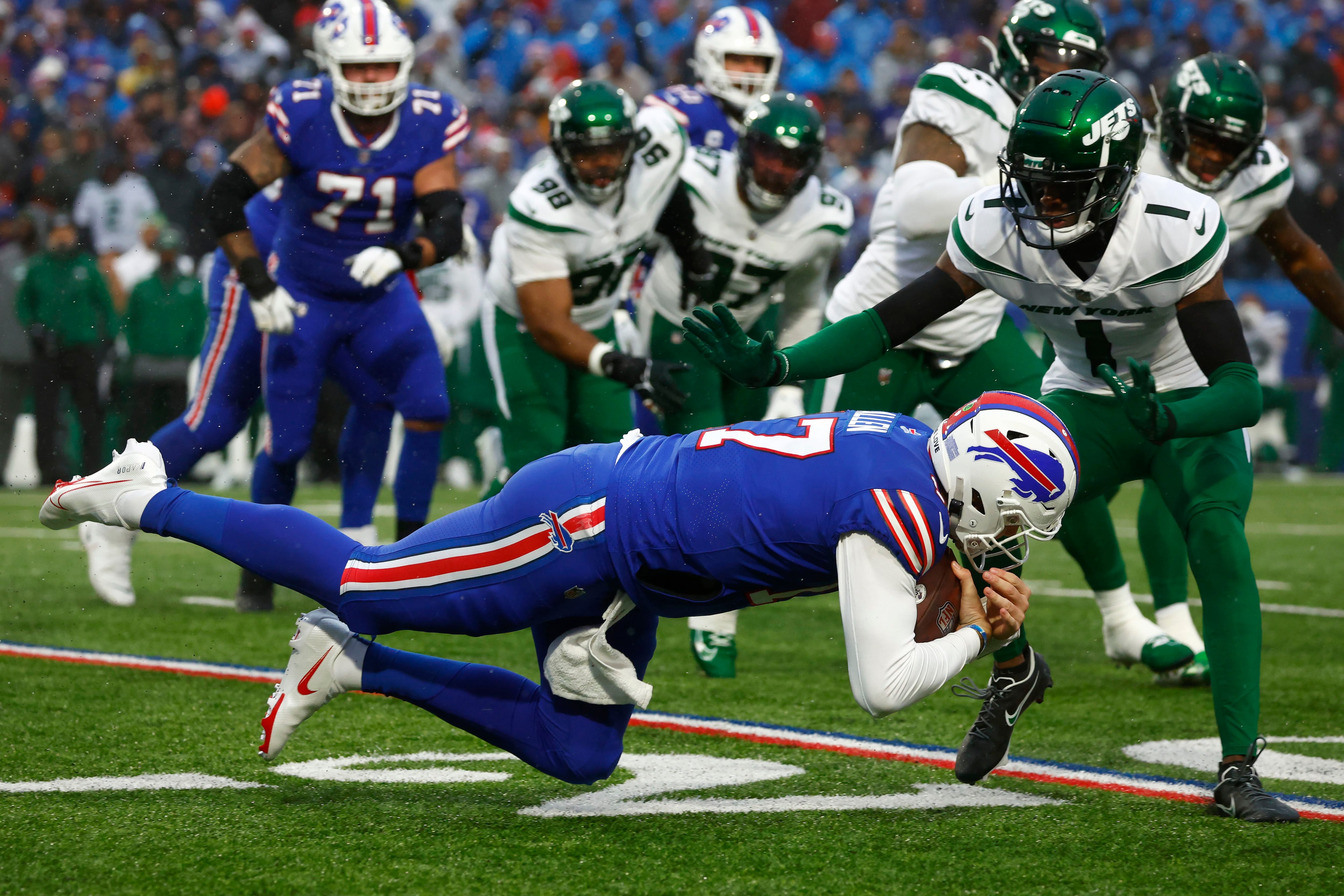 Damar Hamlin shouts out Josh Allen as Bills honor safety