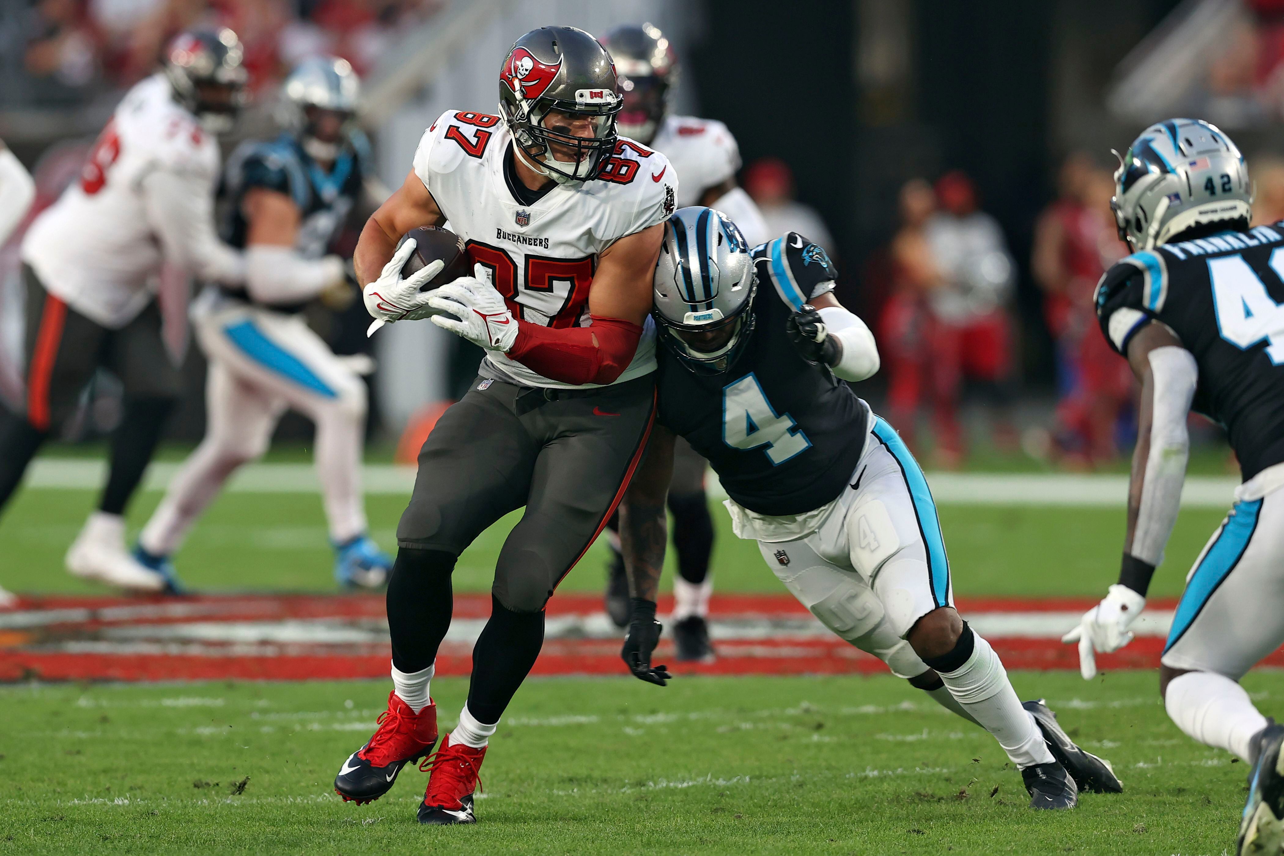 Bucs Beat Panthers 41-17, Earn No. 2 Playoff Seeding in NFC - Bloomberg