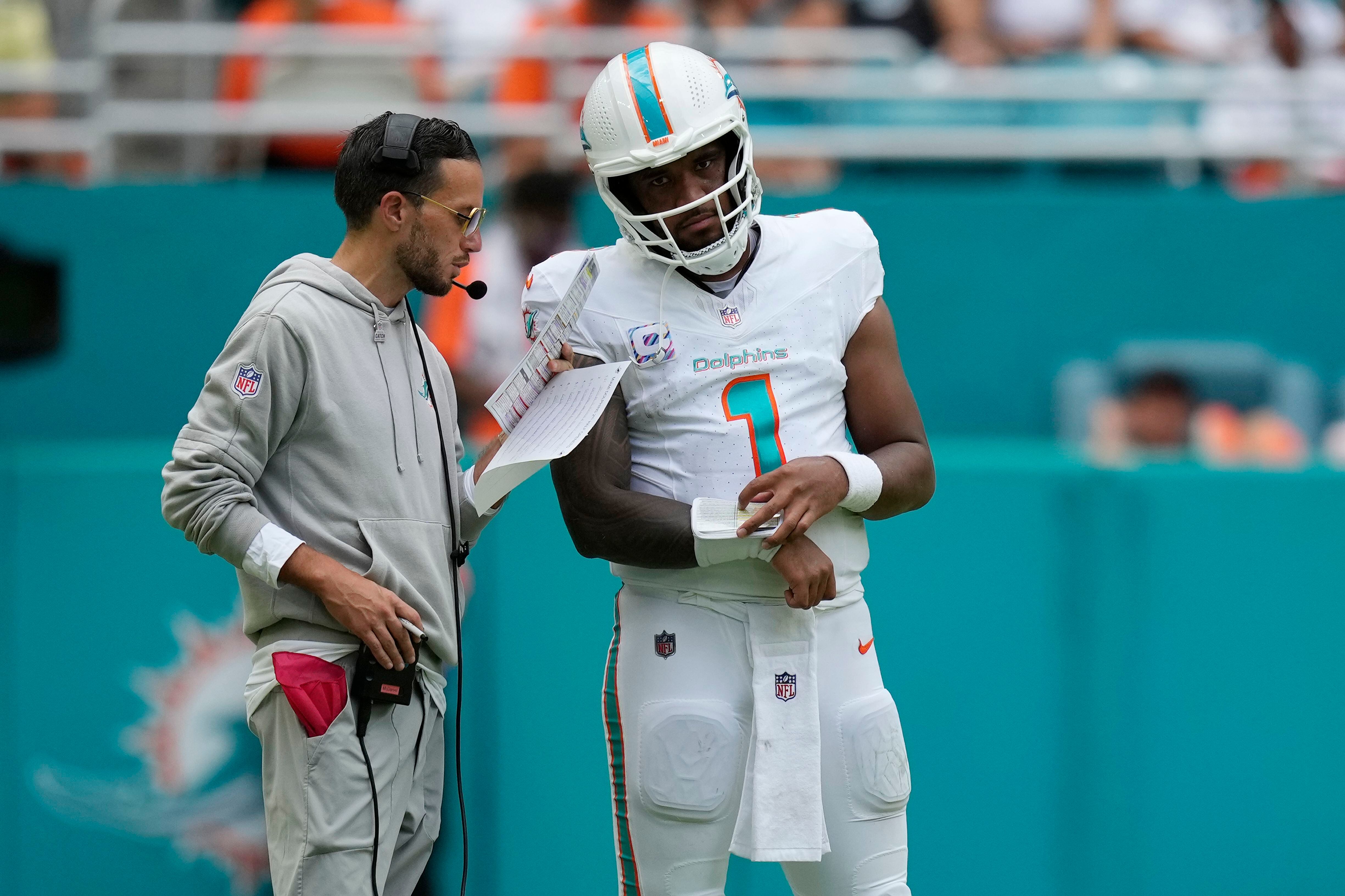 Josh Allen throws 4 TD passes, runs for score, Bills rout division rival  Dolphins 48-20 – KXAN Austin