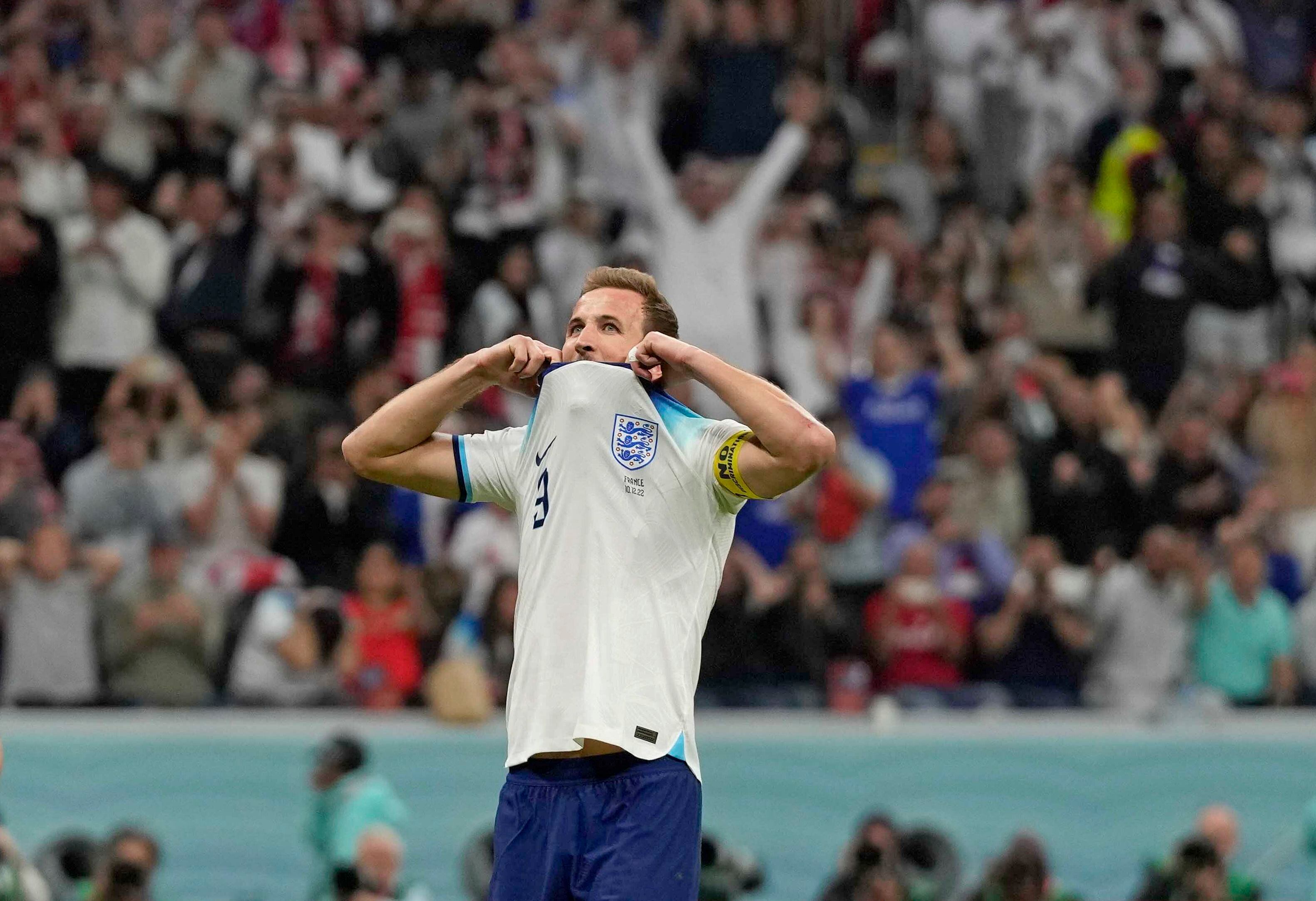 World Cup 2022 - England 1-2 France: Harry Kane misses late