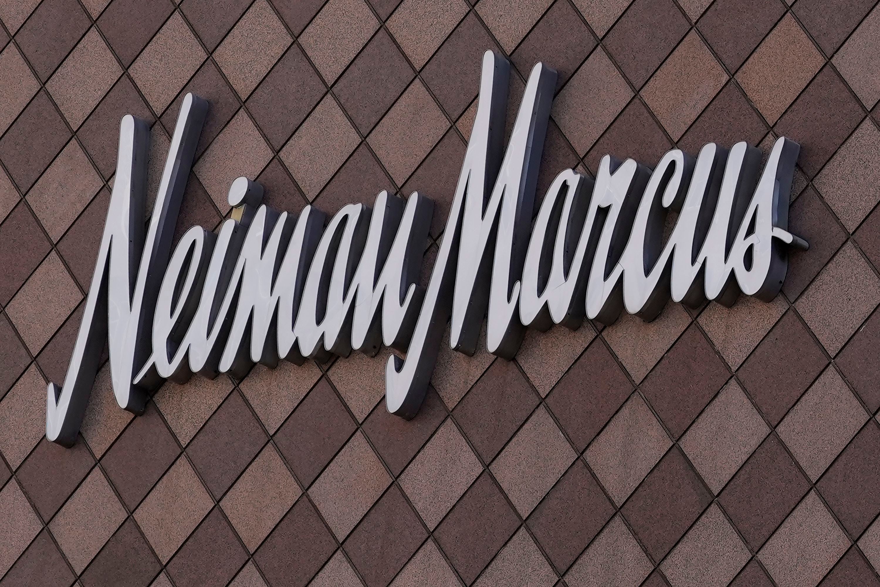 Parent company of Saks Fifth Avenue to buy Neiman Marcus for $2.65 billion thumbnail