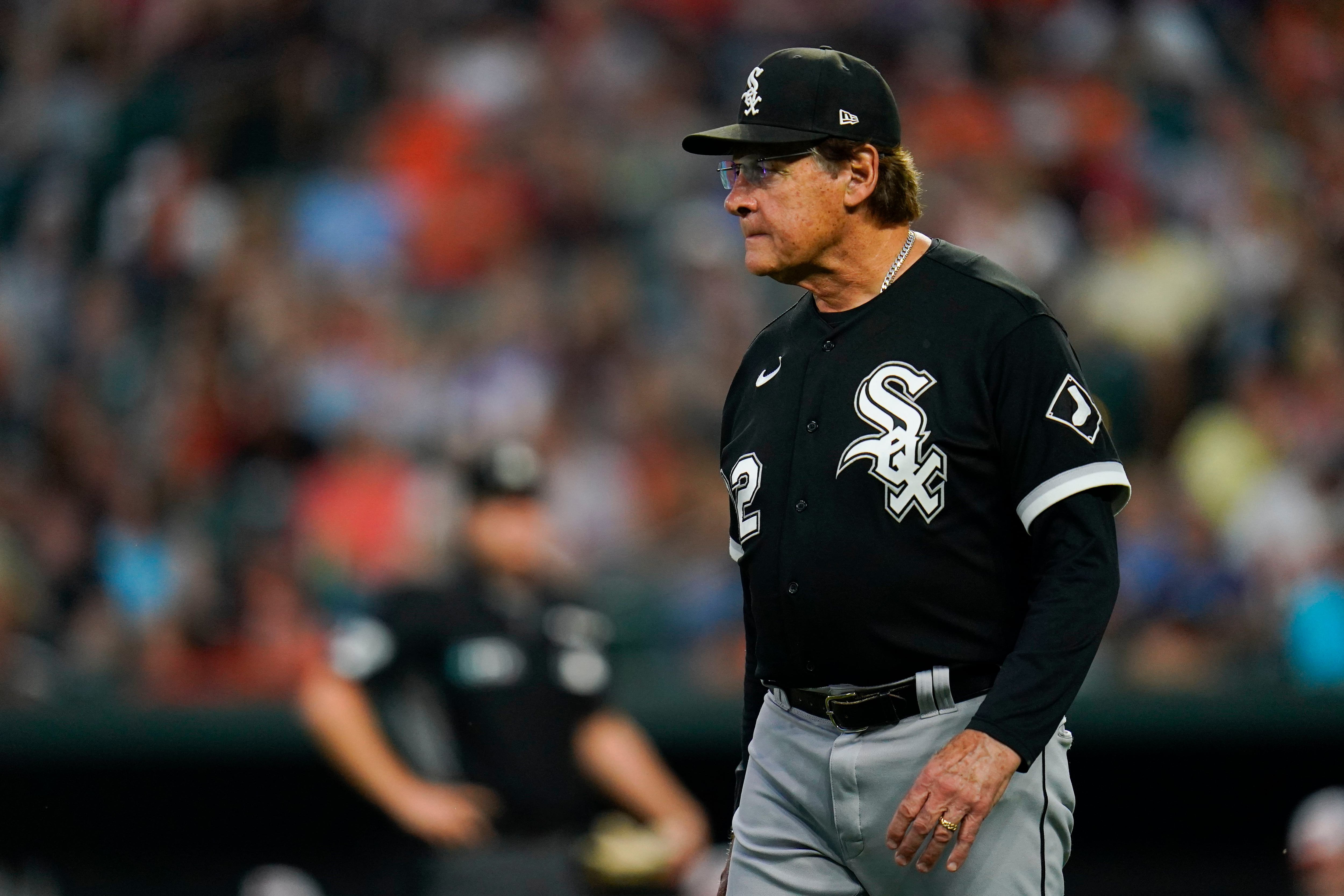 Tony La Russa steps down as White Sox manager over health issues