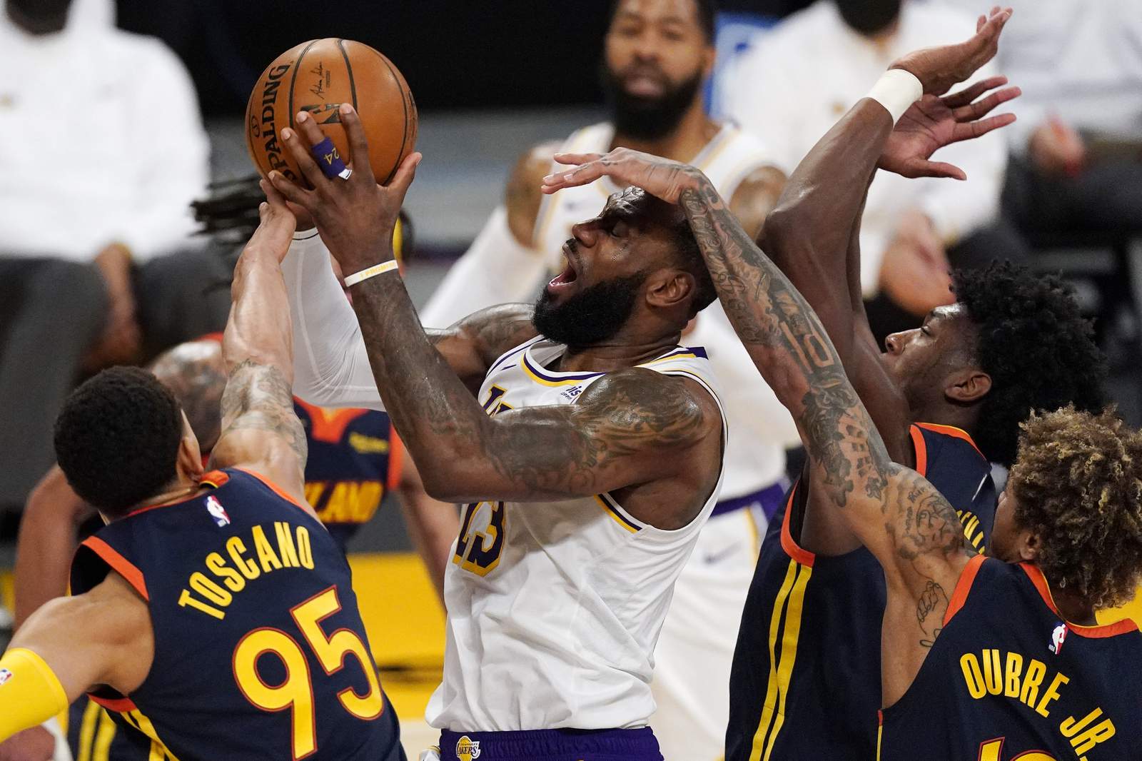 LeBron James scores 56 points, Lakers beat Warriors to end skid