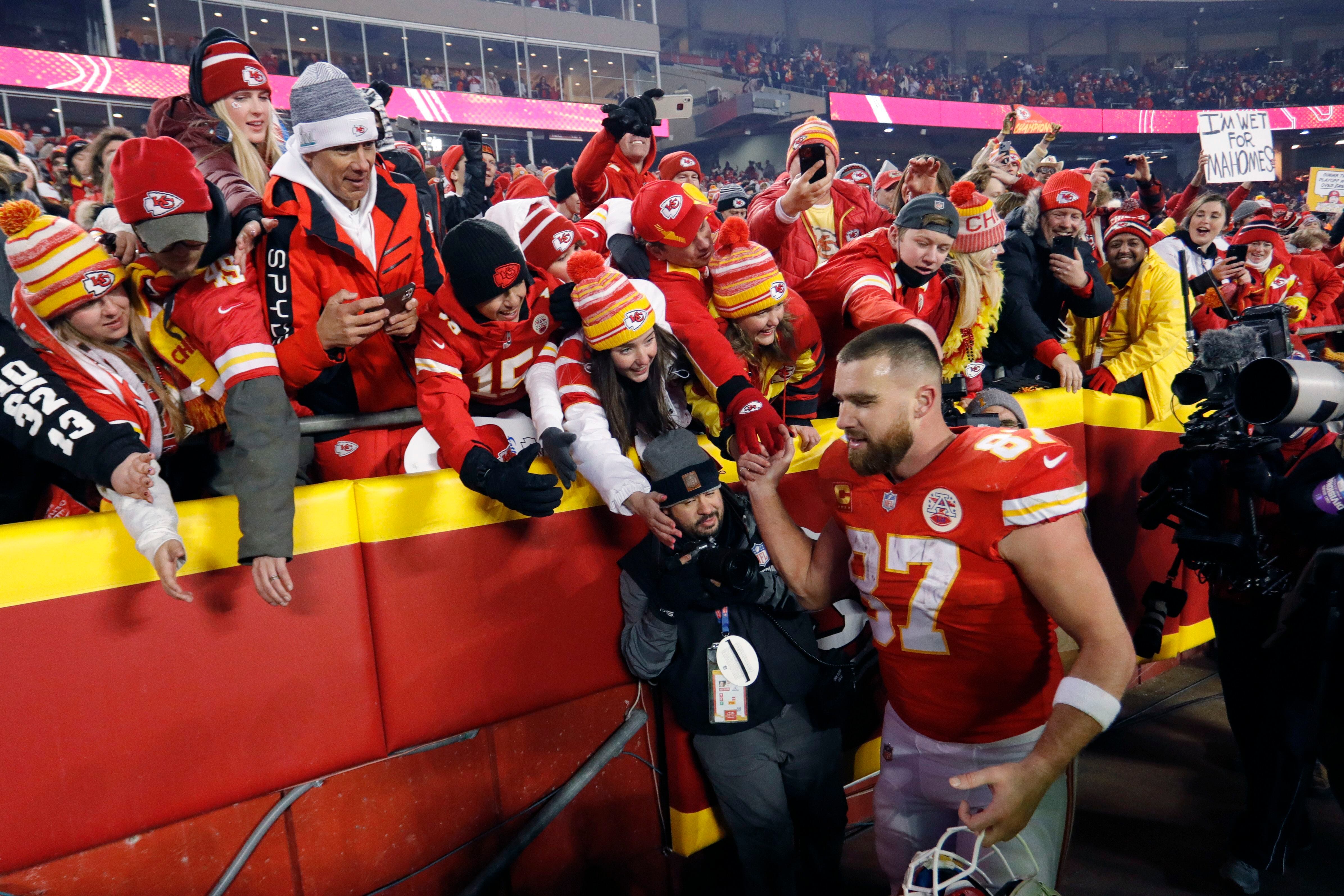 Kansas City Chiefs TE Travis Kelce OUT vs. Detroit Lions - Pride