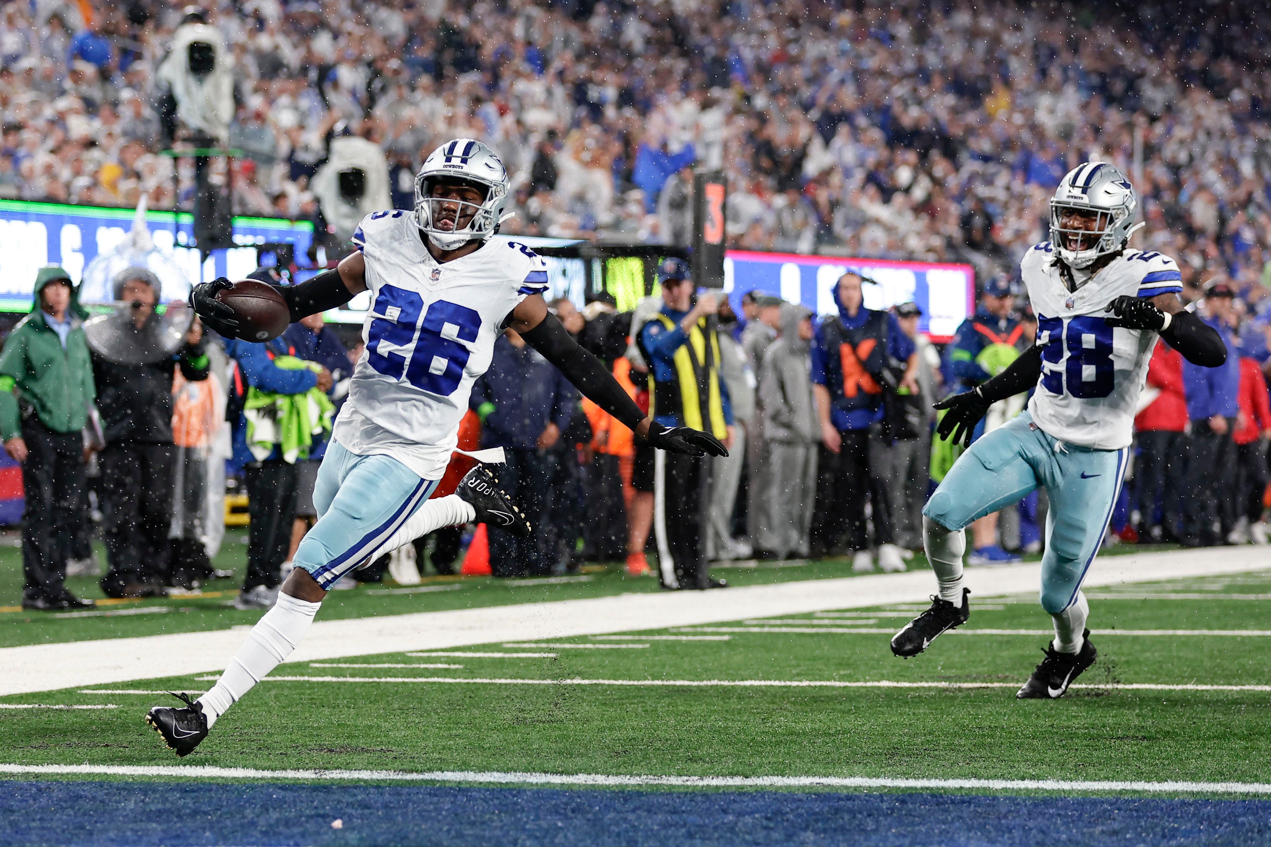 Chat replay: Cowboys improve to 6-6 with Sunday Night victory over Eagles