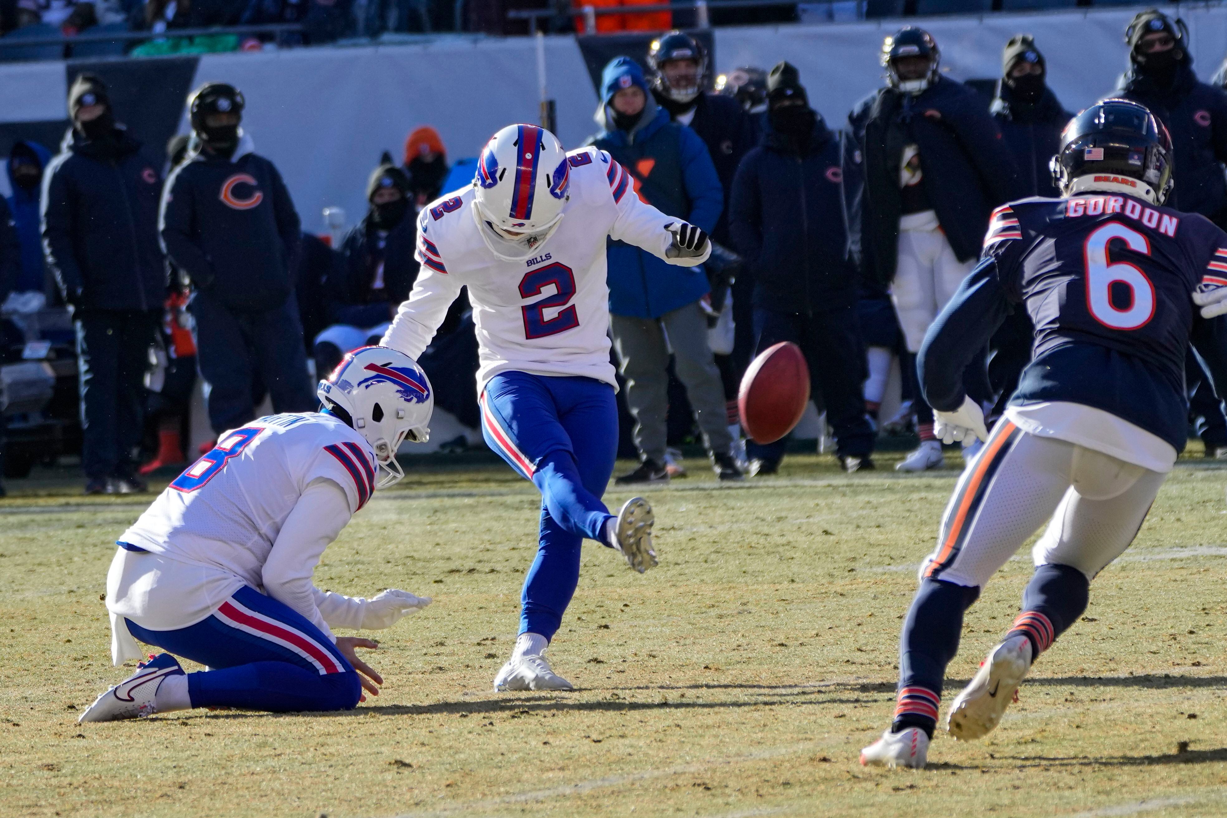 Singletary, Cook lead way as Bills beat Bears for AFC East