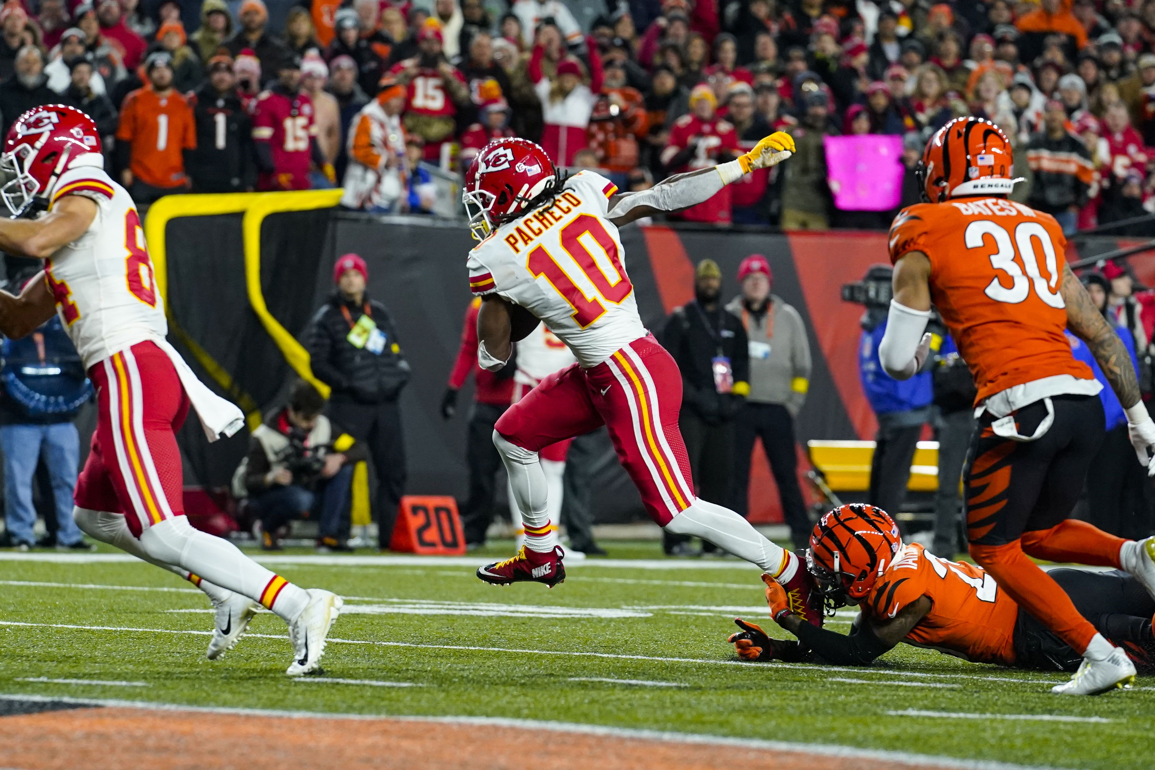 Bengals-Chiefs AFC Championship Thursday injury report: Hayden Hurst has  'injury to watch' - Arrowhead Pride