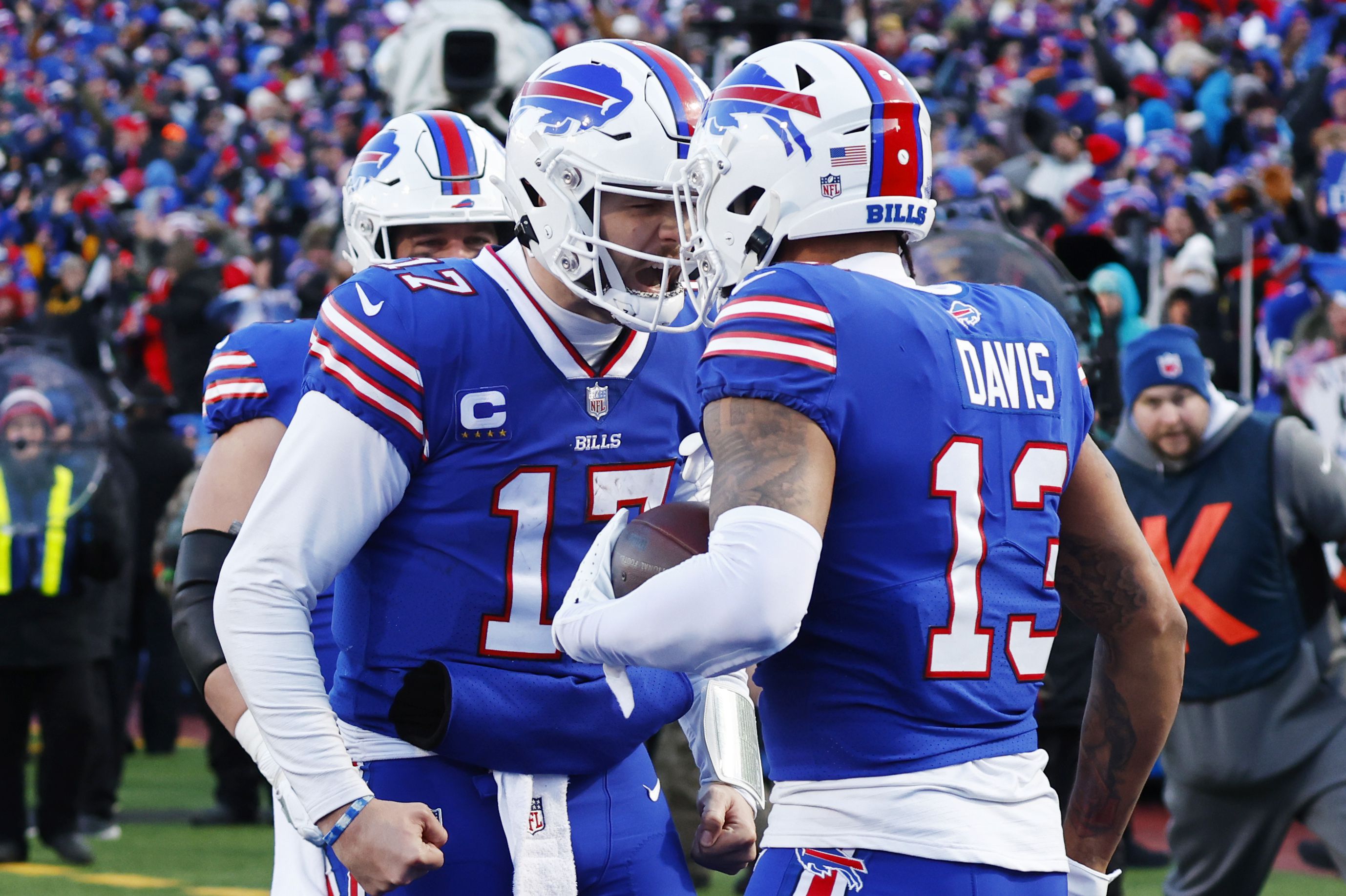 Bills beat Dolphins 32-29, clinch 4th straight playoff berth