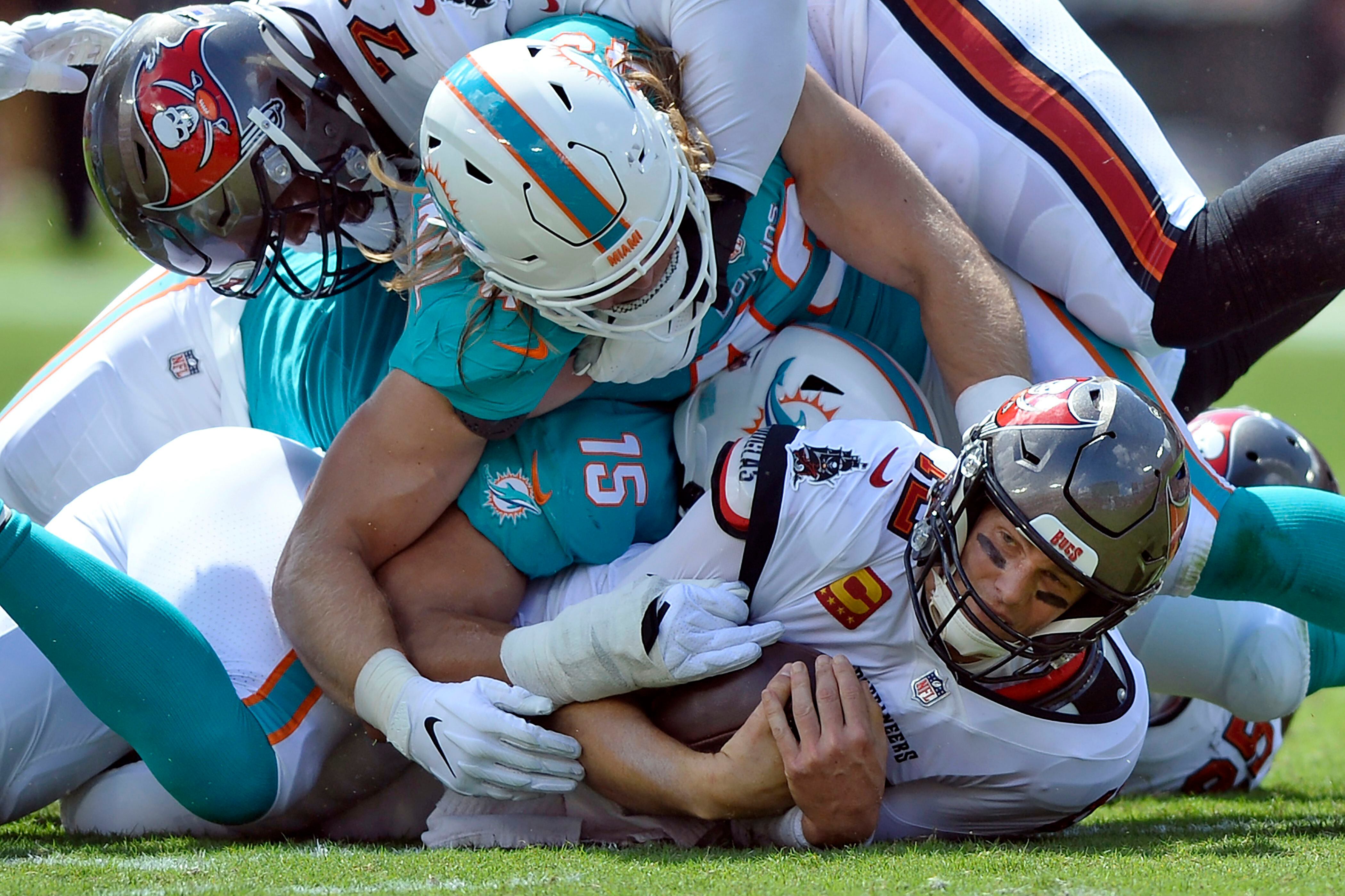 Brady's 5 TD passes to pace Bucs' 45-17 rout of Dolphins – KXAN Austin