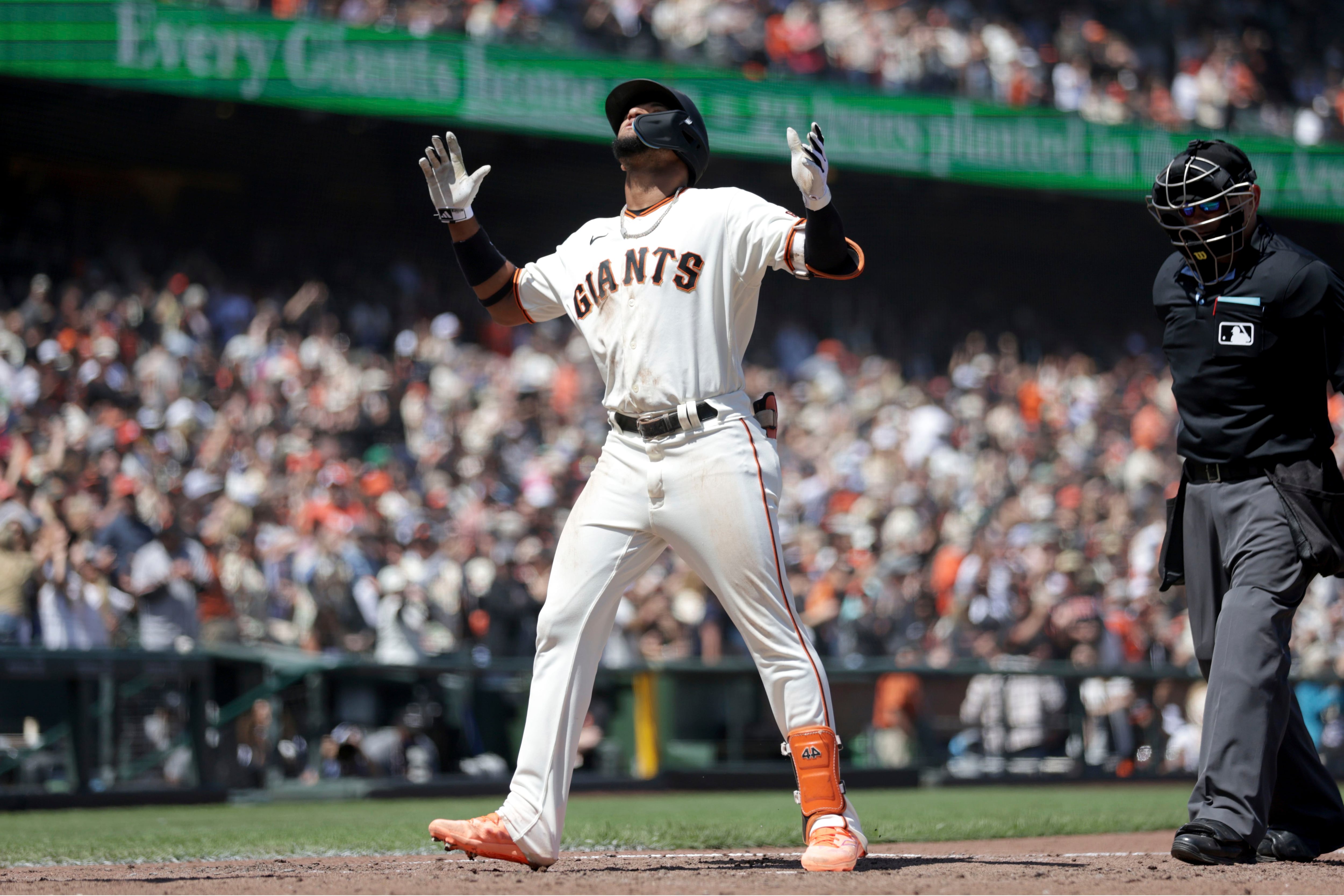 Gurriel extends majors' longest hitting streak to 15 games