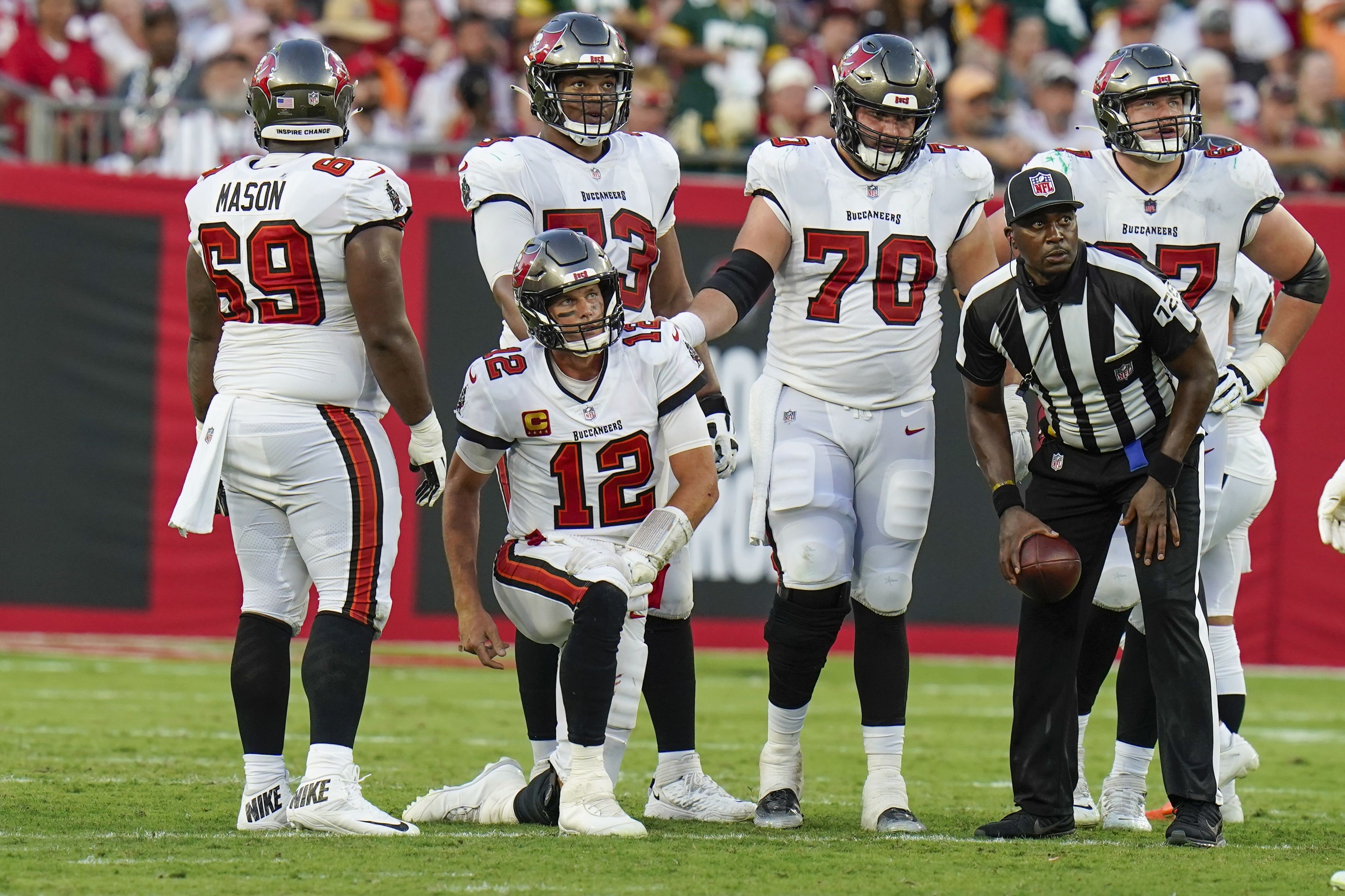 Patrick Mahomes throws for 3 TDs, Chiefs overwhelm Buccaneers 41-31