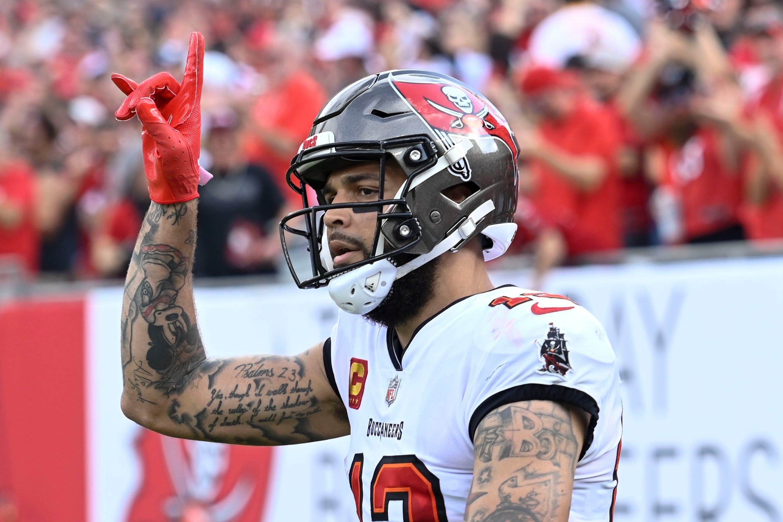 WR Mike Evans Broke Mike Alstott's Franchise Record for Total