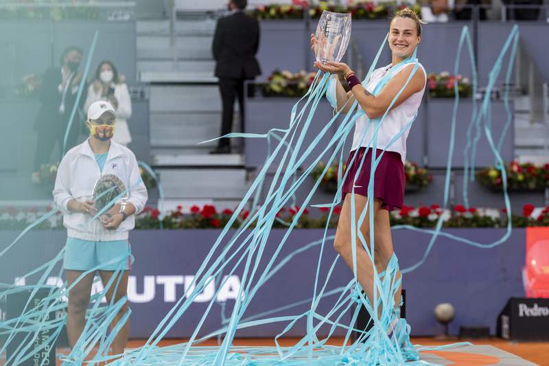 Berrettini and Anisimova Win Final-Set Tiebreaks to Stay Alive in Melb