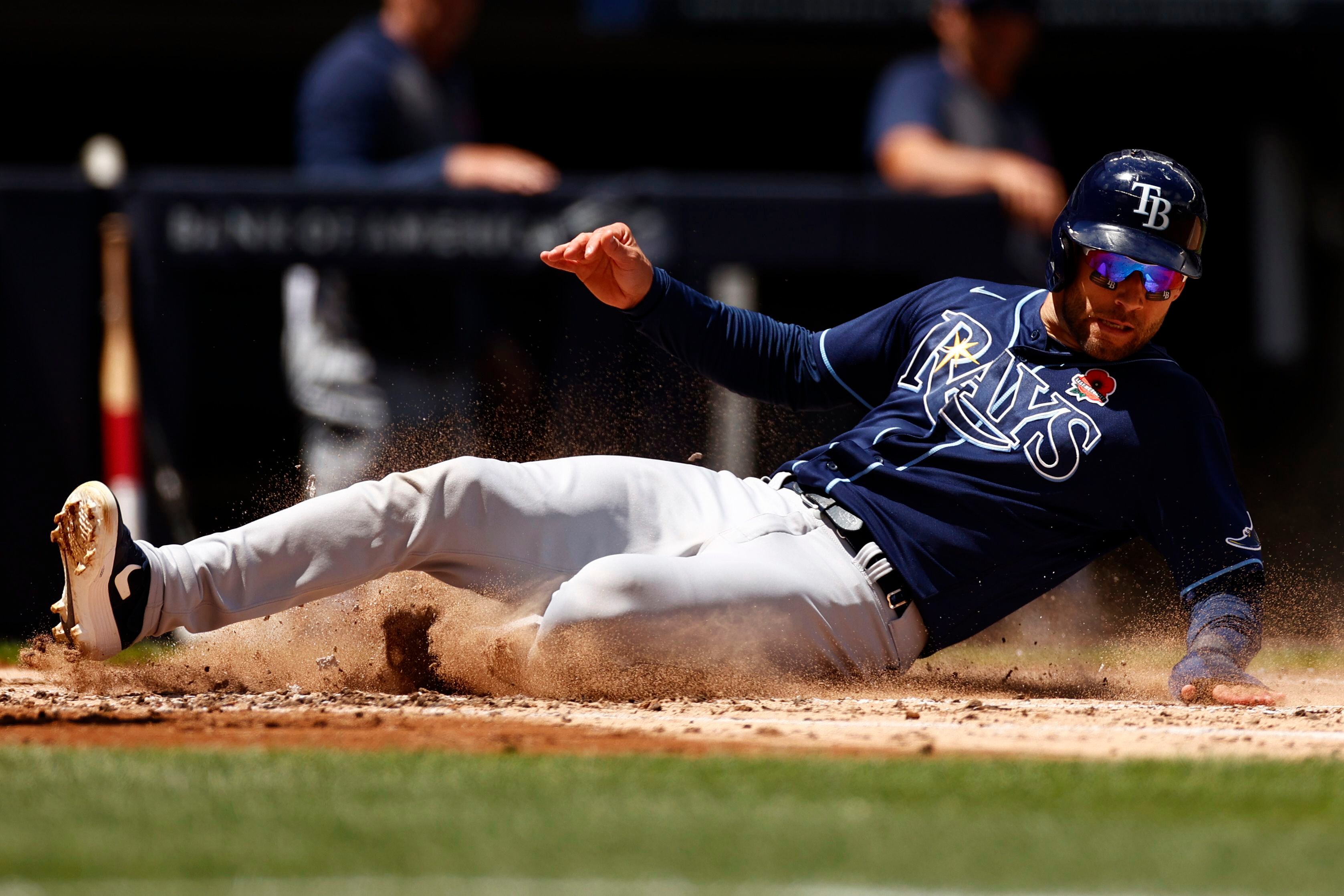 Rays win for 16th time in 17 games, Hill beats Yankees 3-1