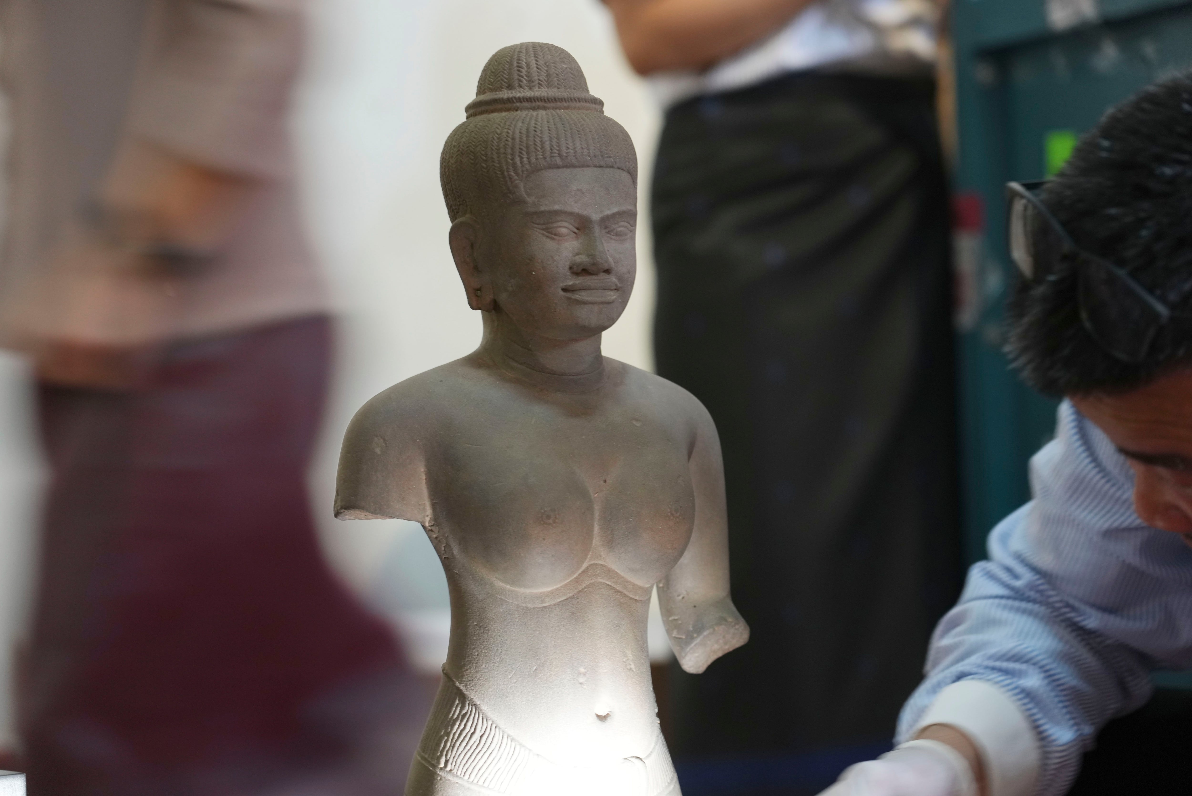 Cambodia welcomes the Metropolitan Museum's repatriation of statues looted over decades of turmoil thumbnail