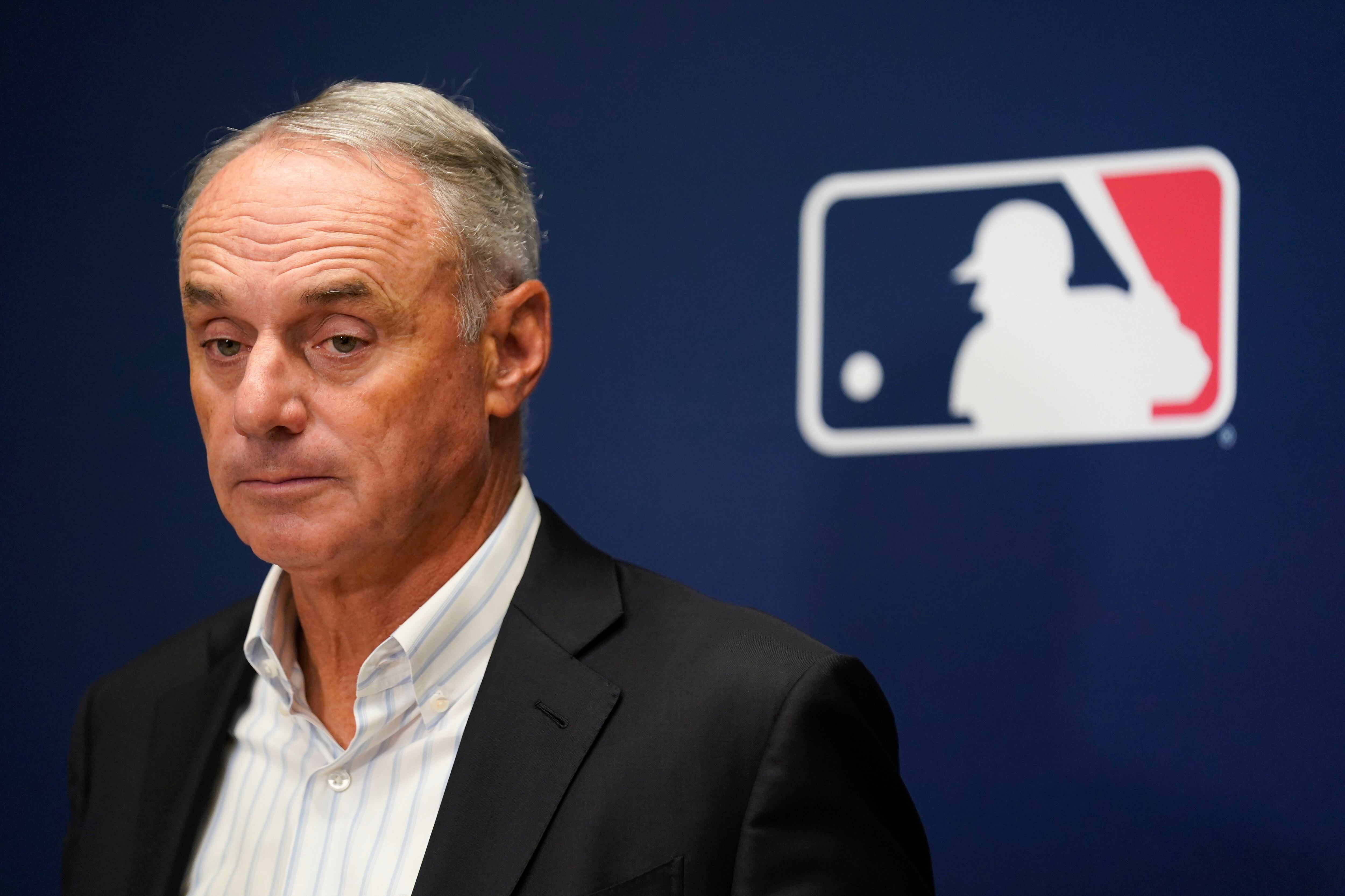 Famous dad watches as Tigers' Kody Clemens makes MLB debut