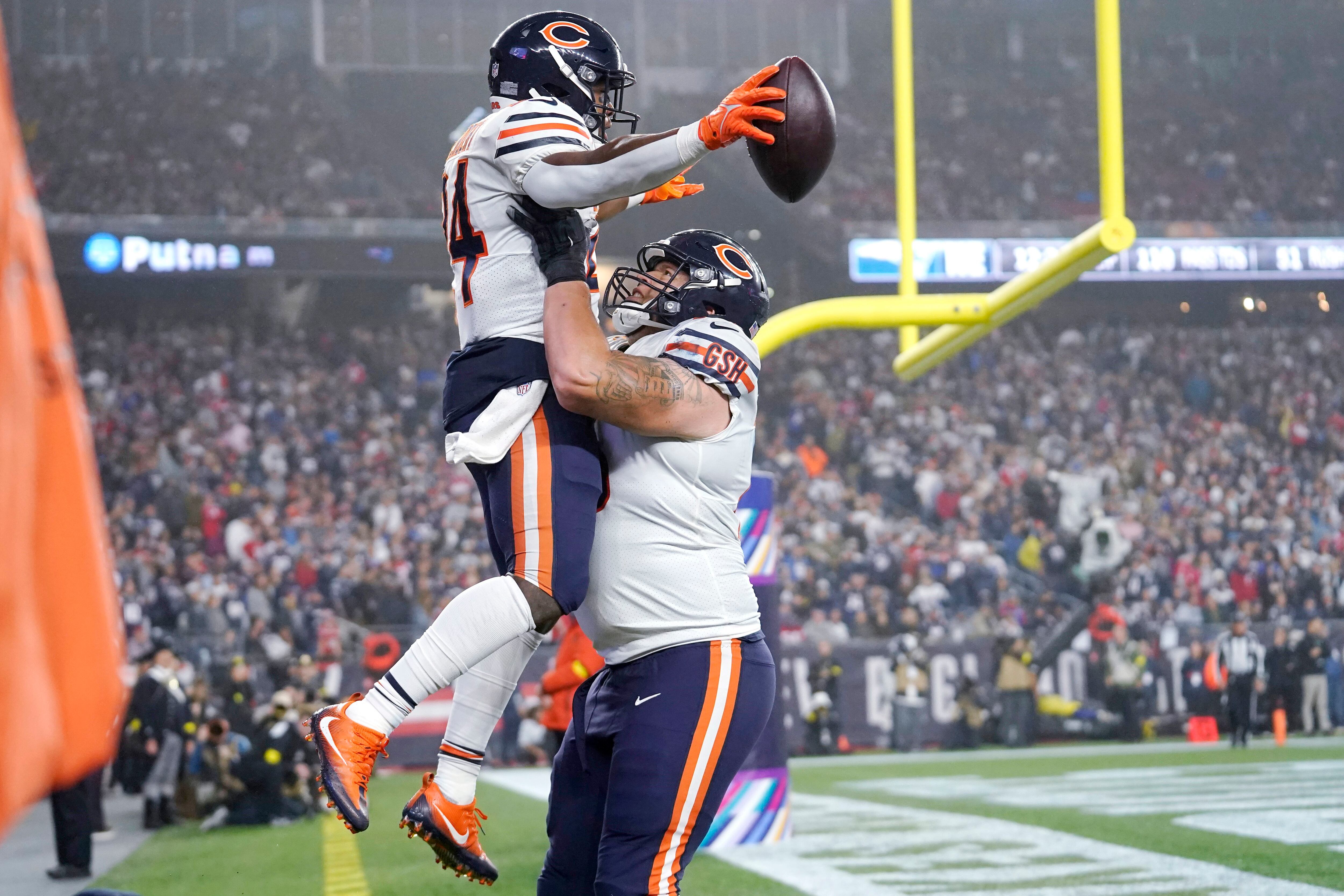 Richard Seymour will receive his Pro Football Hall of Fame ring at halftime  of Bears game on Oct. 24 on Monday Night Football