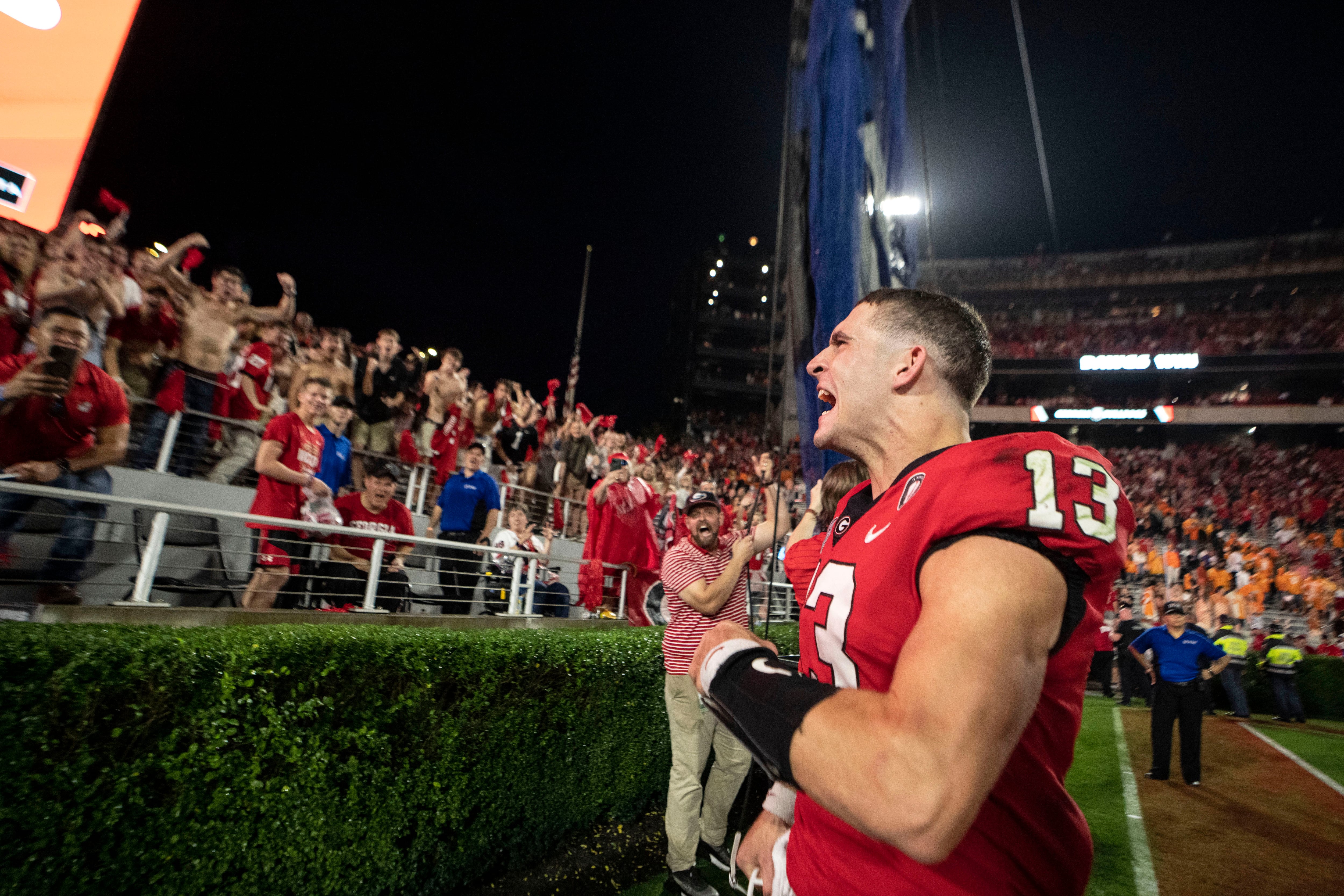 No. 1 Georgia shuts down QB Hooker, No. 2 Tennessee, 27-13