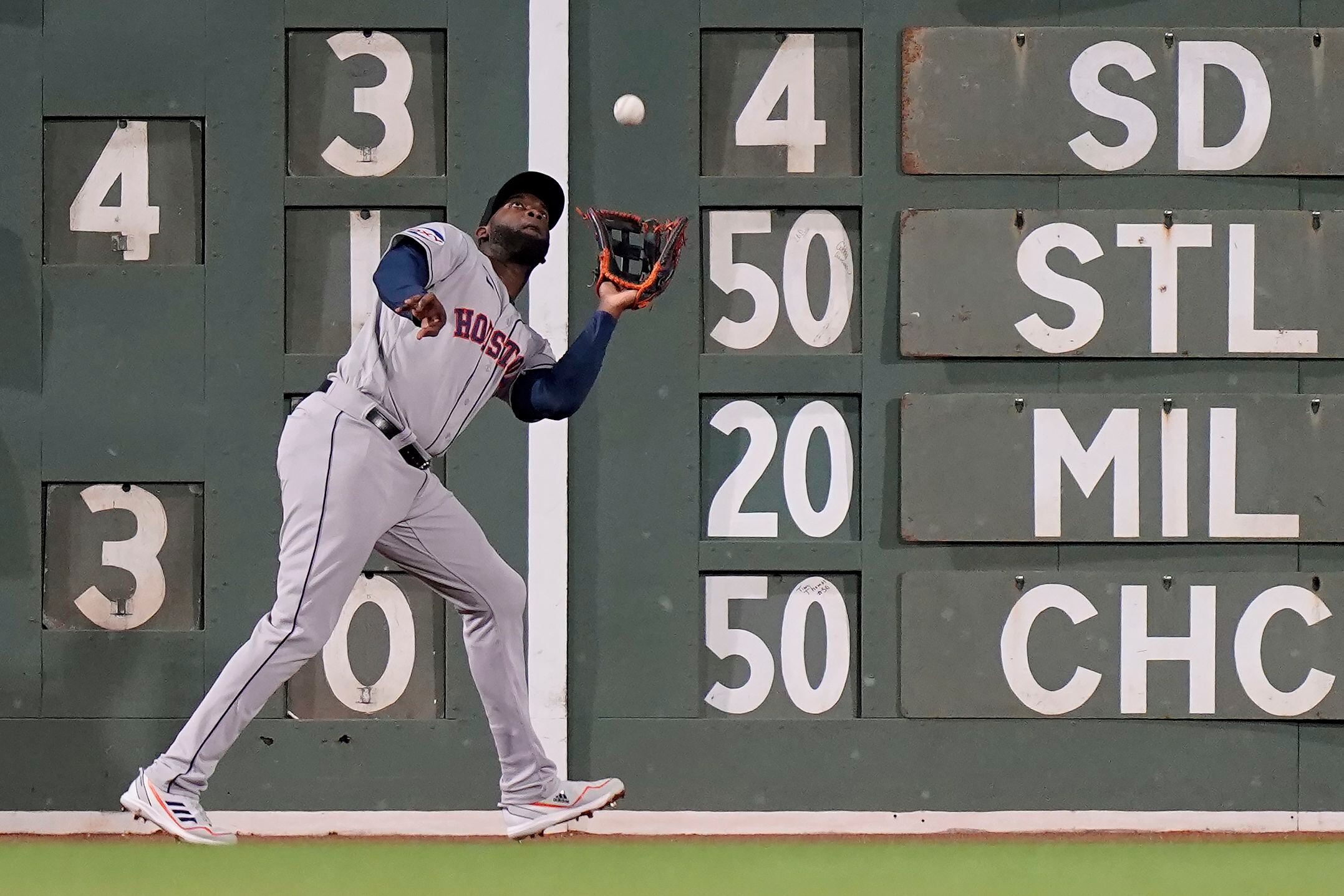 Astros' Jose Altuve caps cycle with 2-run homer over Green Monster