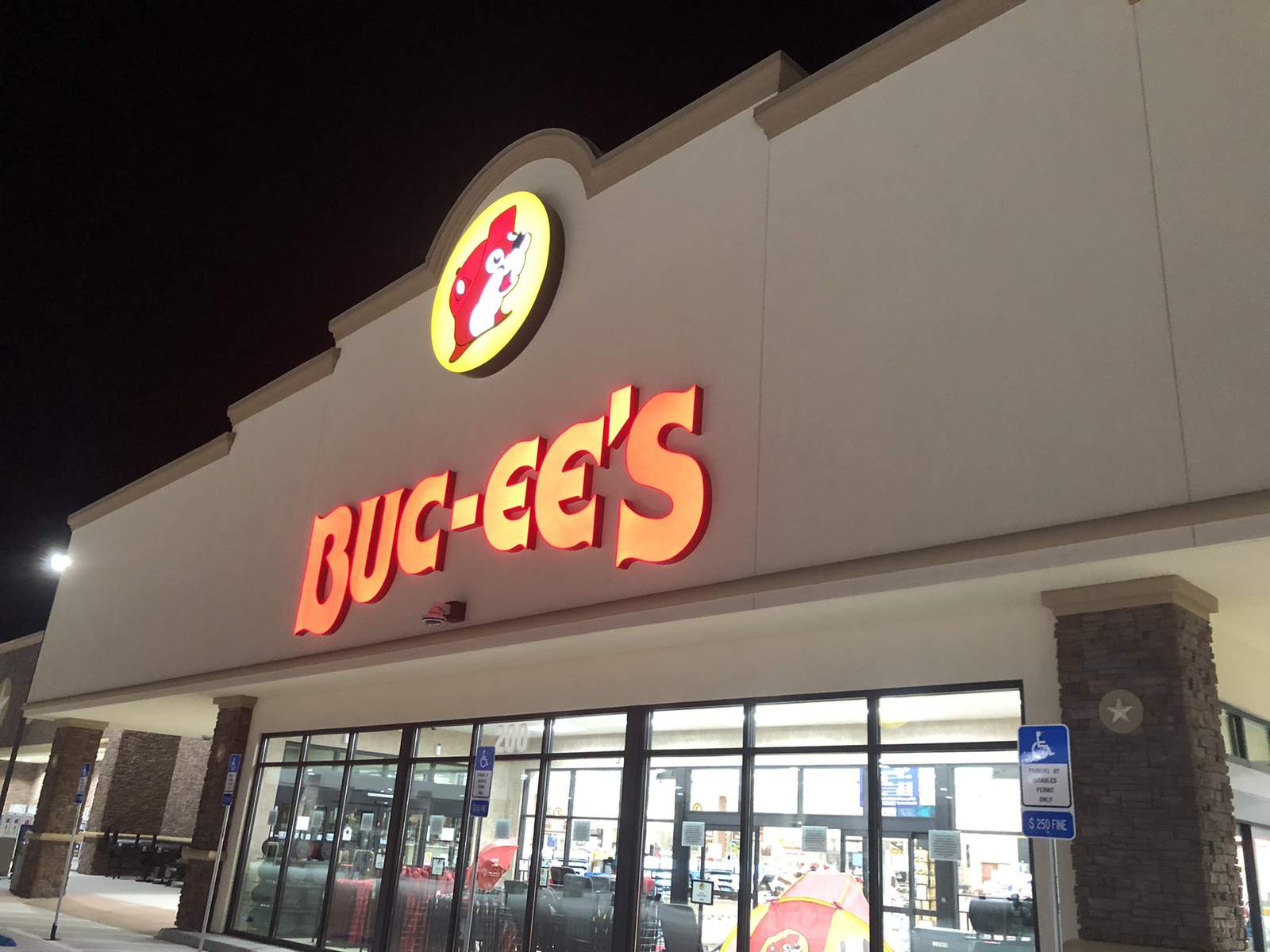 First Buc-ee’s opens in Florida