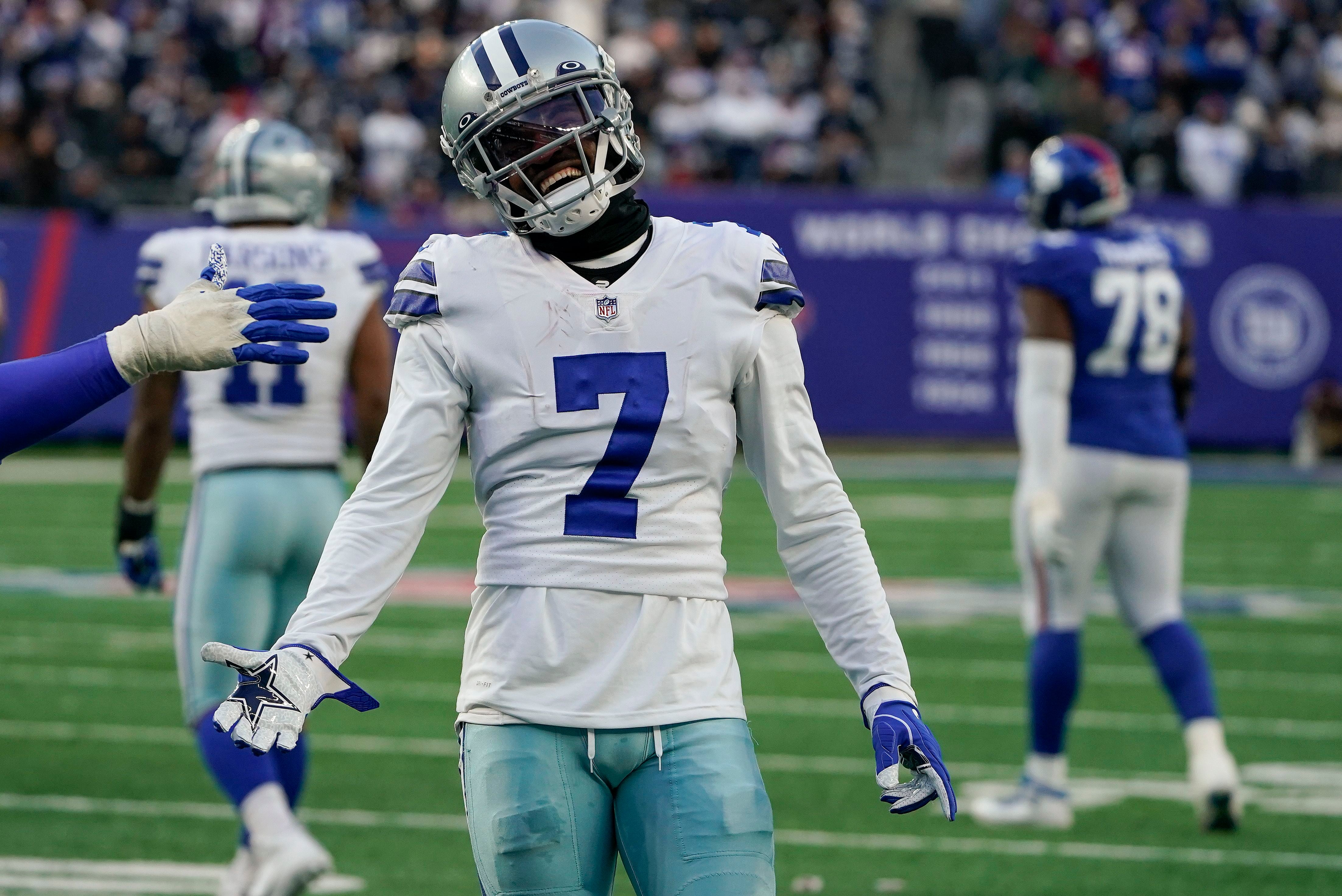 Cowboys inch close to playoff berth as D, Lawrence dominate