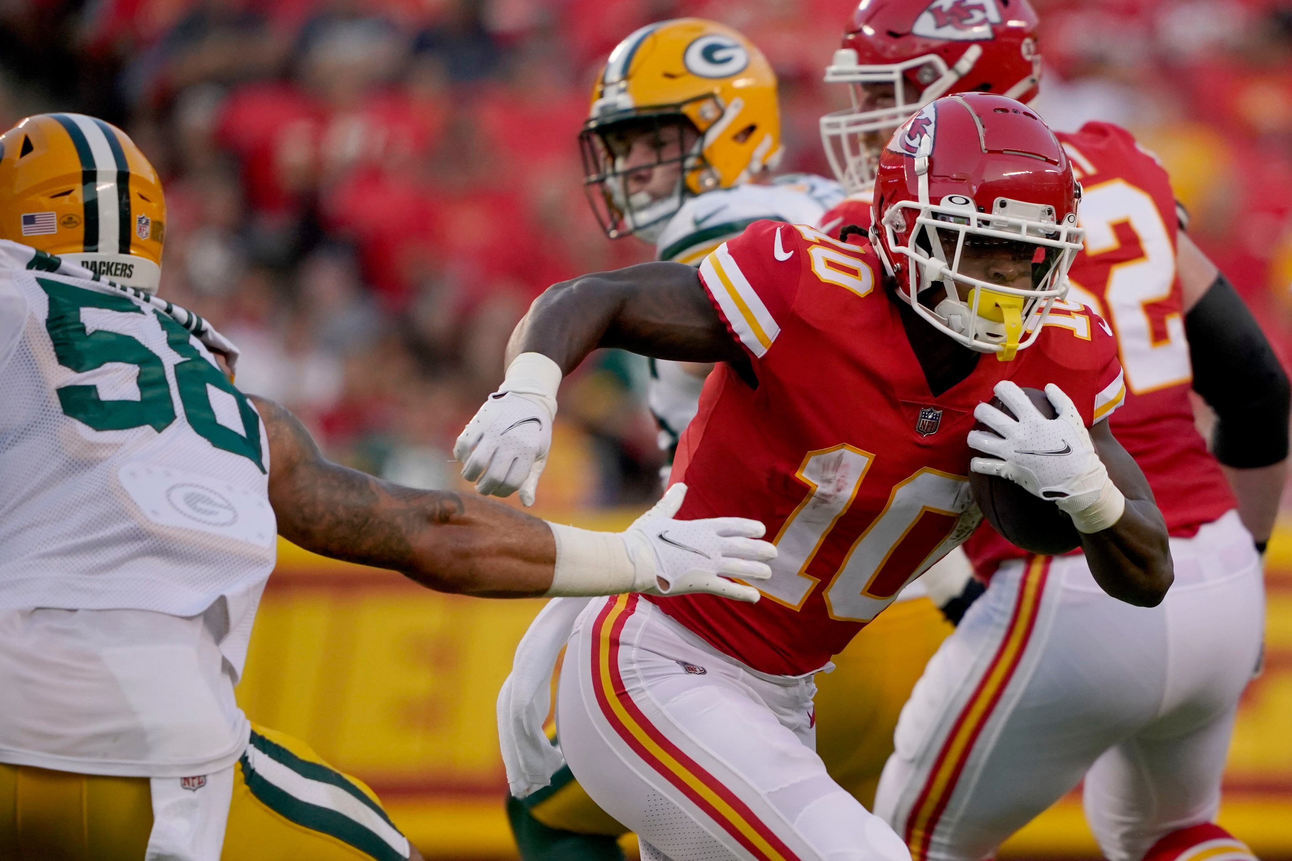 Chiefs honor Len Dawson with choir huddle to start preseason game