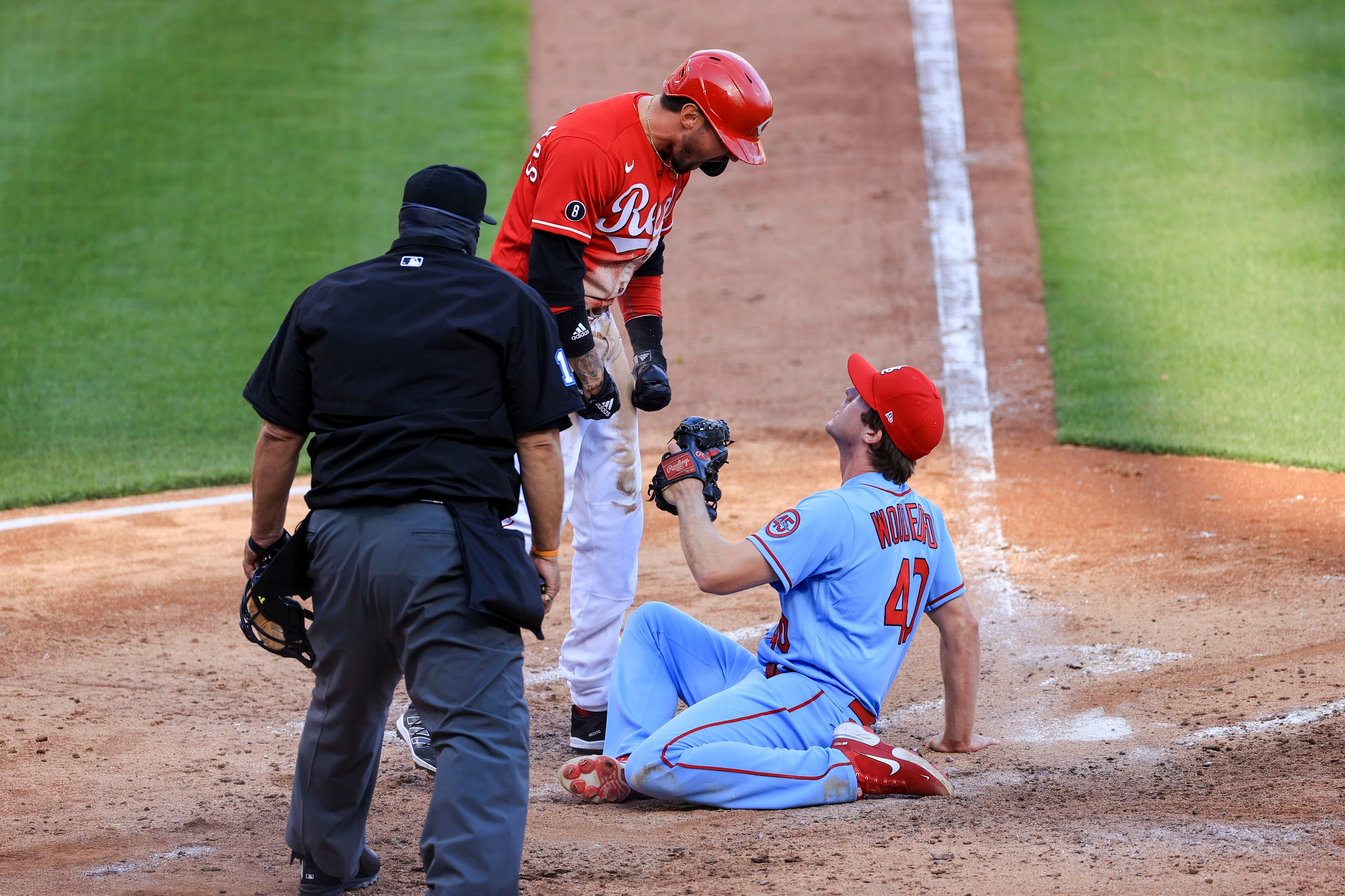 Molina home run leads Cardinals over Reds 1-0