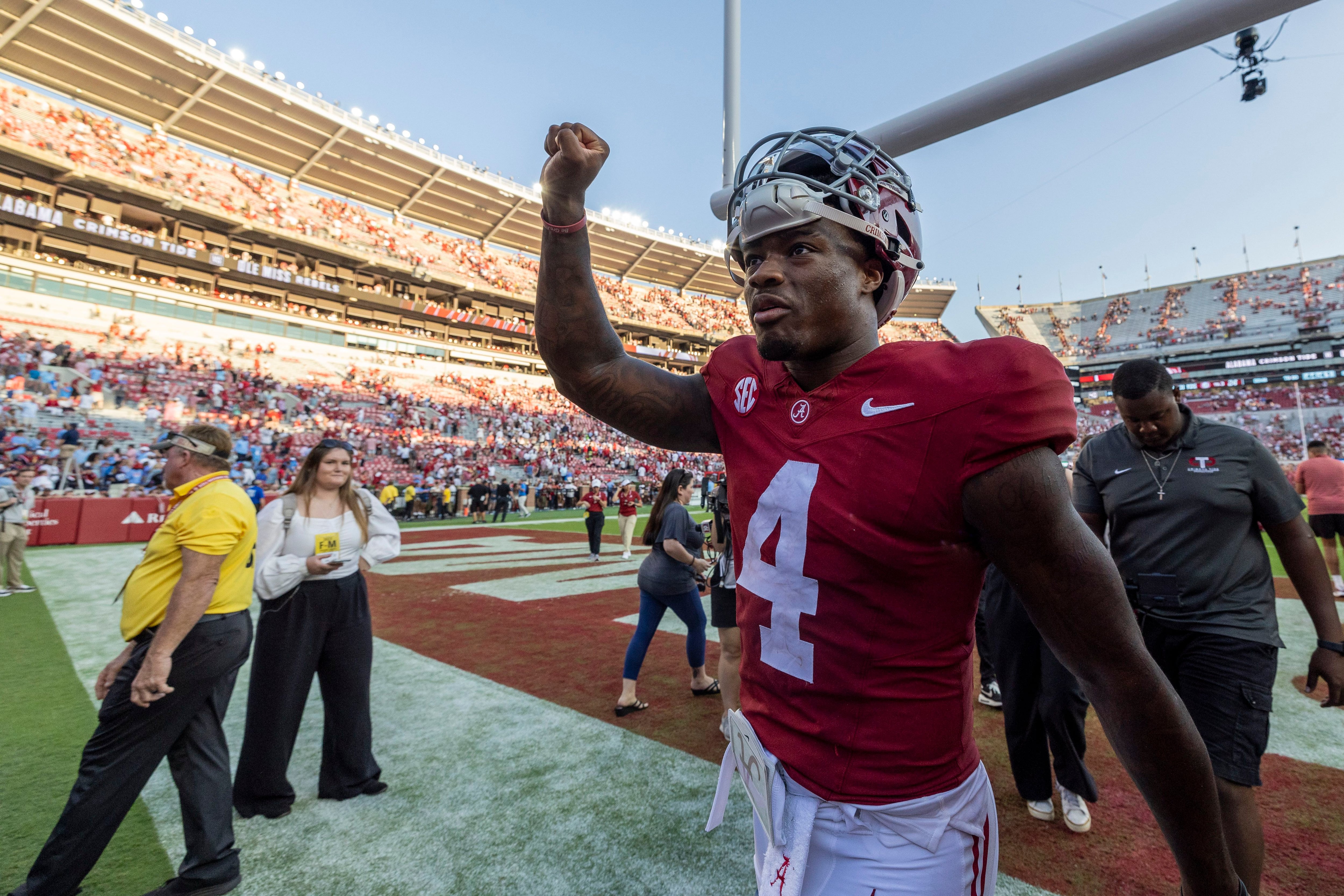 Former Alabama defensive lineman represents NFL breast cancer awareness  month